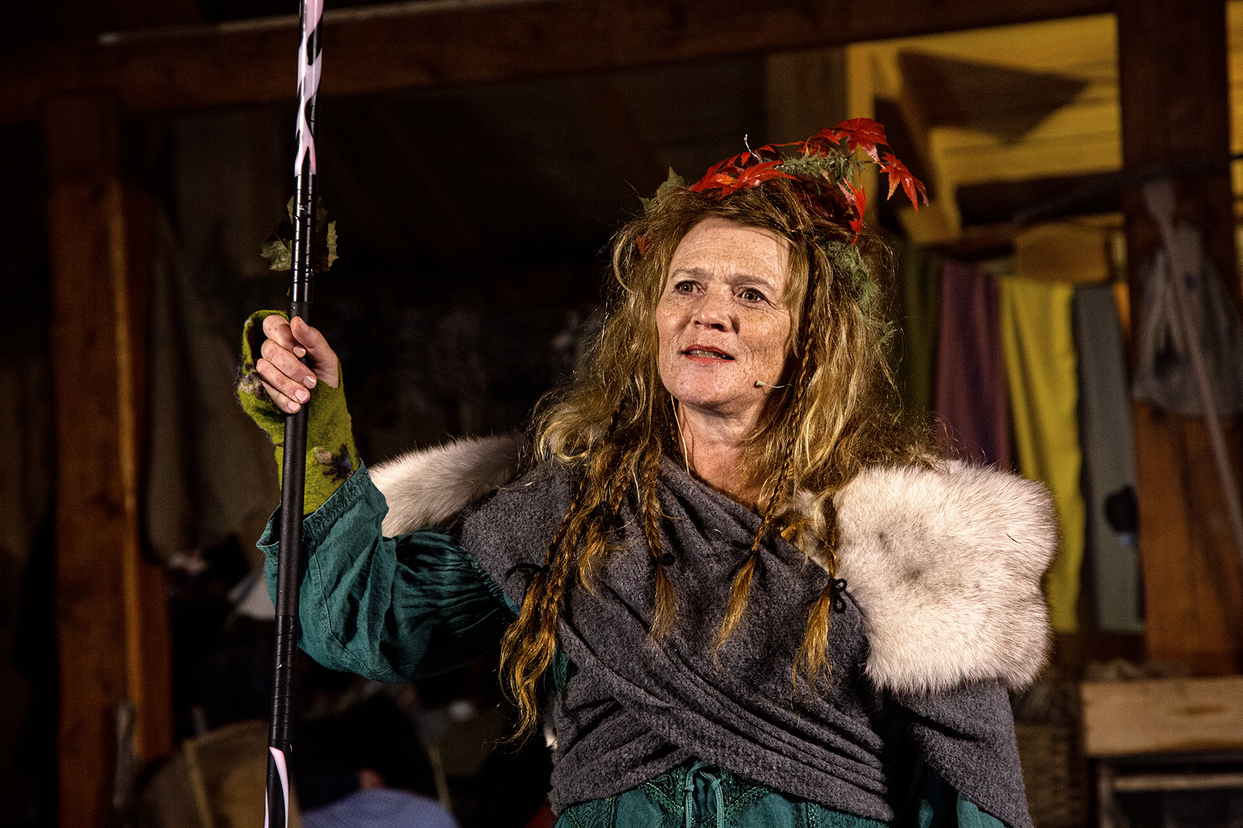 Inger Birkelund i "Kyläpeli" i 2019, der ho hadde rolla som Vanha-Riikka, ein av dei underjordiske skapningane.