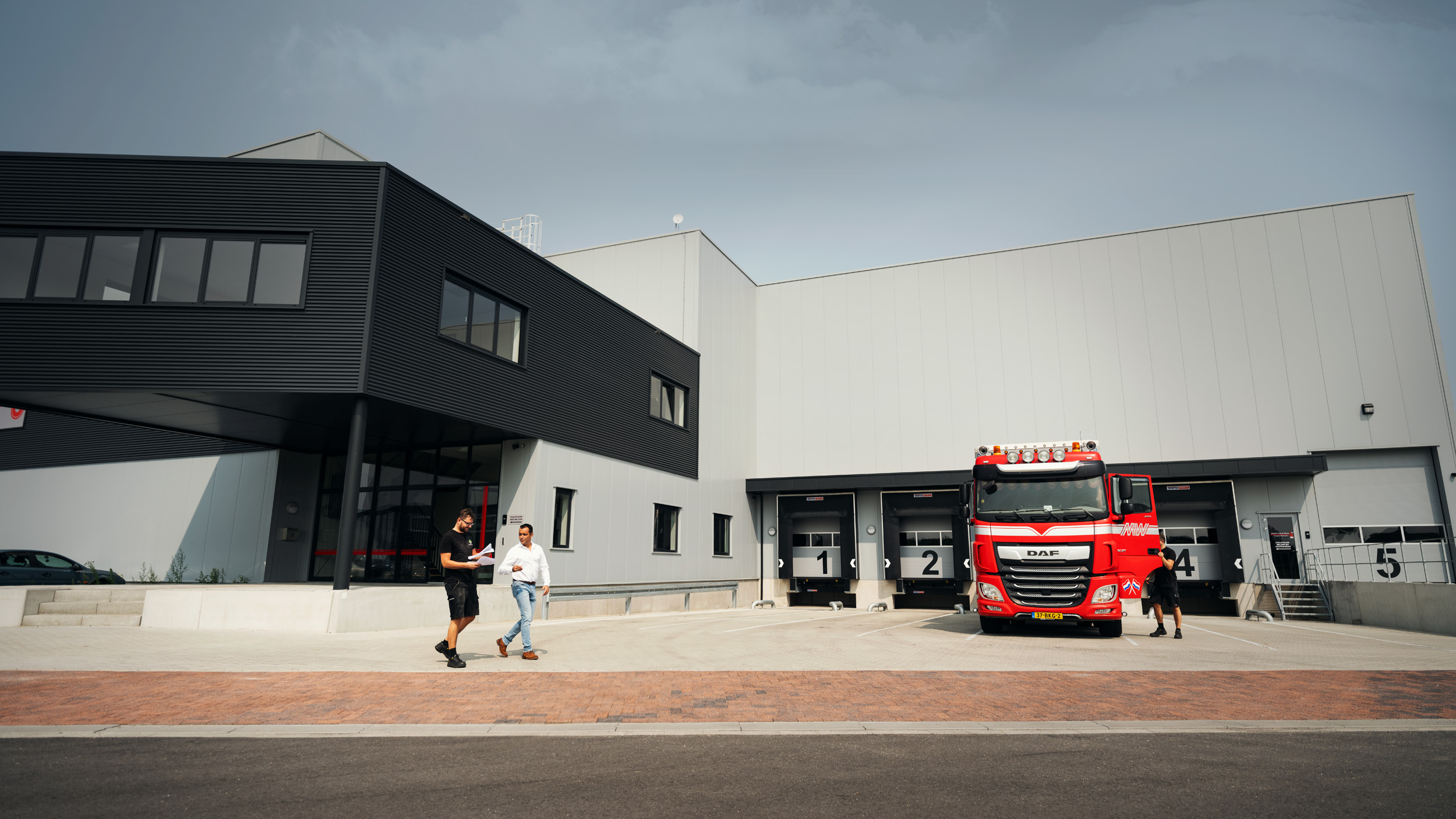 Mostert & van de Weg opent nieuwe warehouse