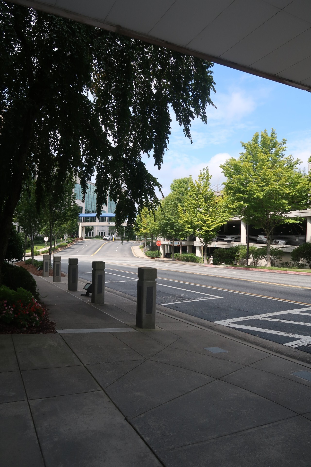 Foto del exterior del Center for Vein Restoration en Alpharetta, Georgia, que muestra el edificio.