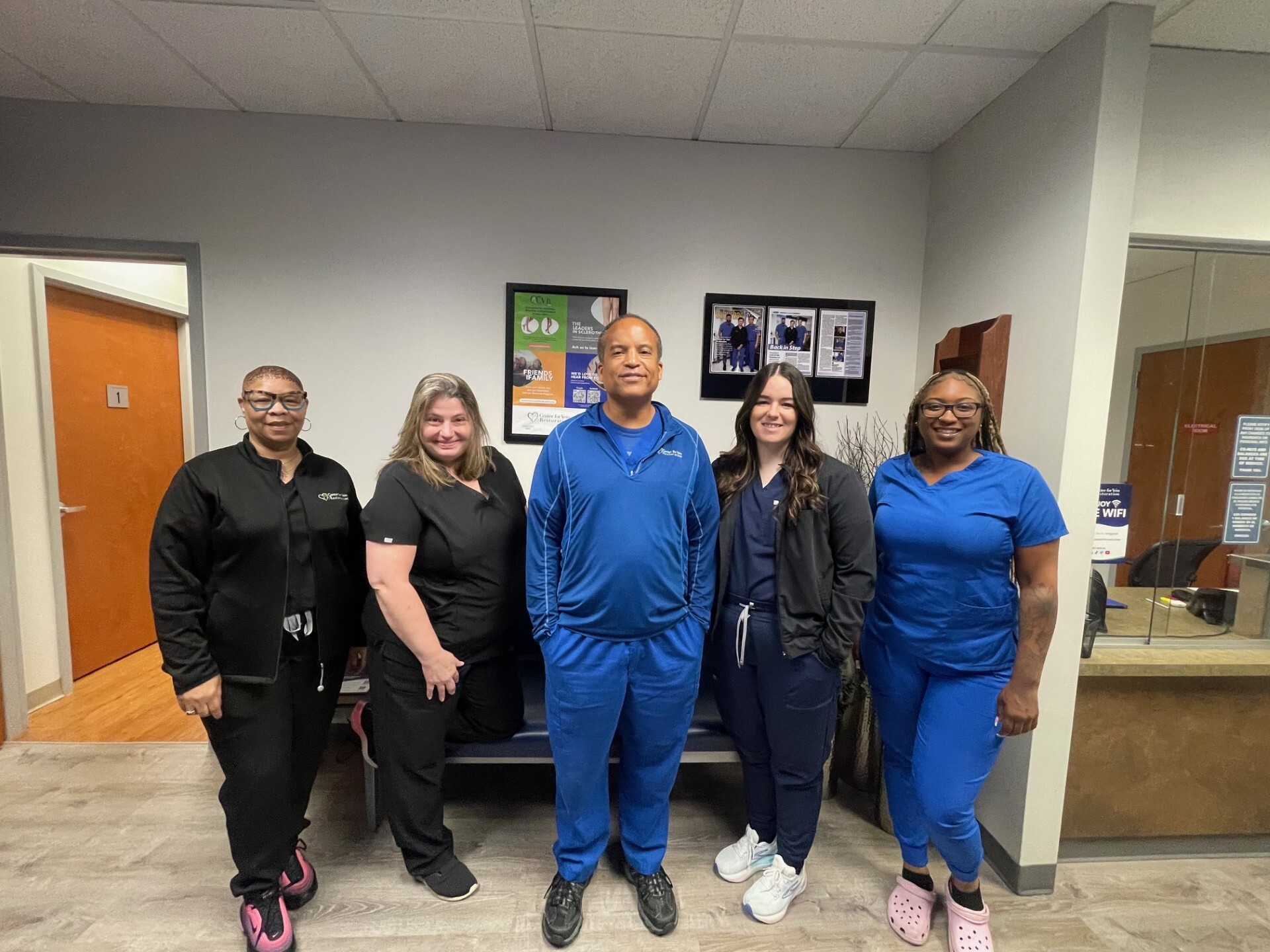 Foto grupal del equipo del Center for Vein Restoration en Bensalem, Pensilvania.