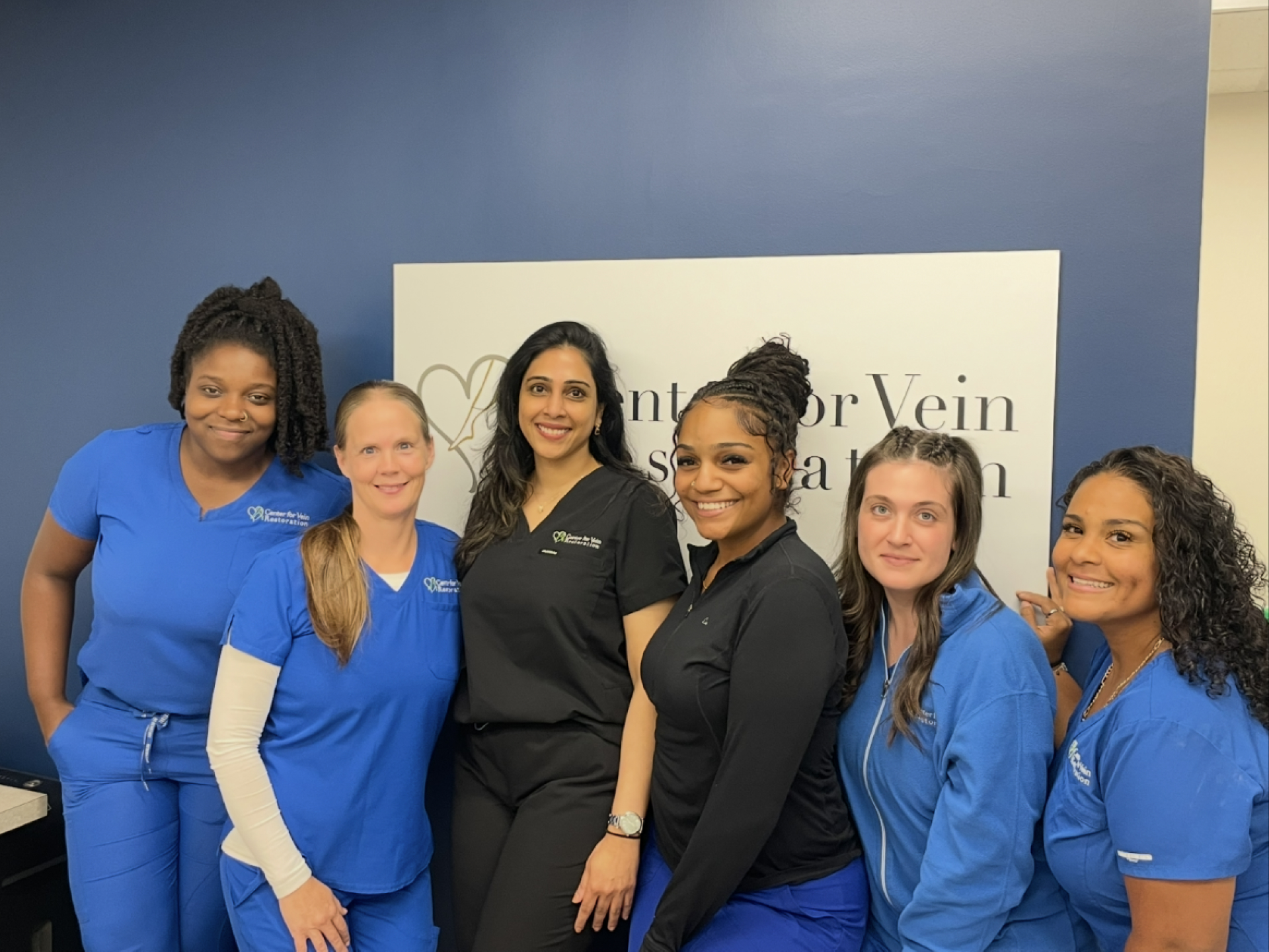 Foto grupal del equipo en la ubicación de Center for Vein Restoration en Bloomfield, Connecticut.
