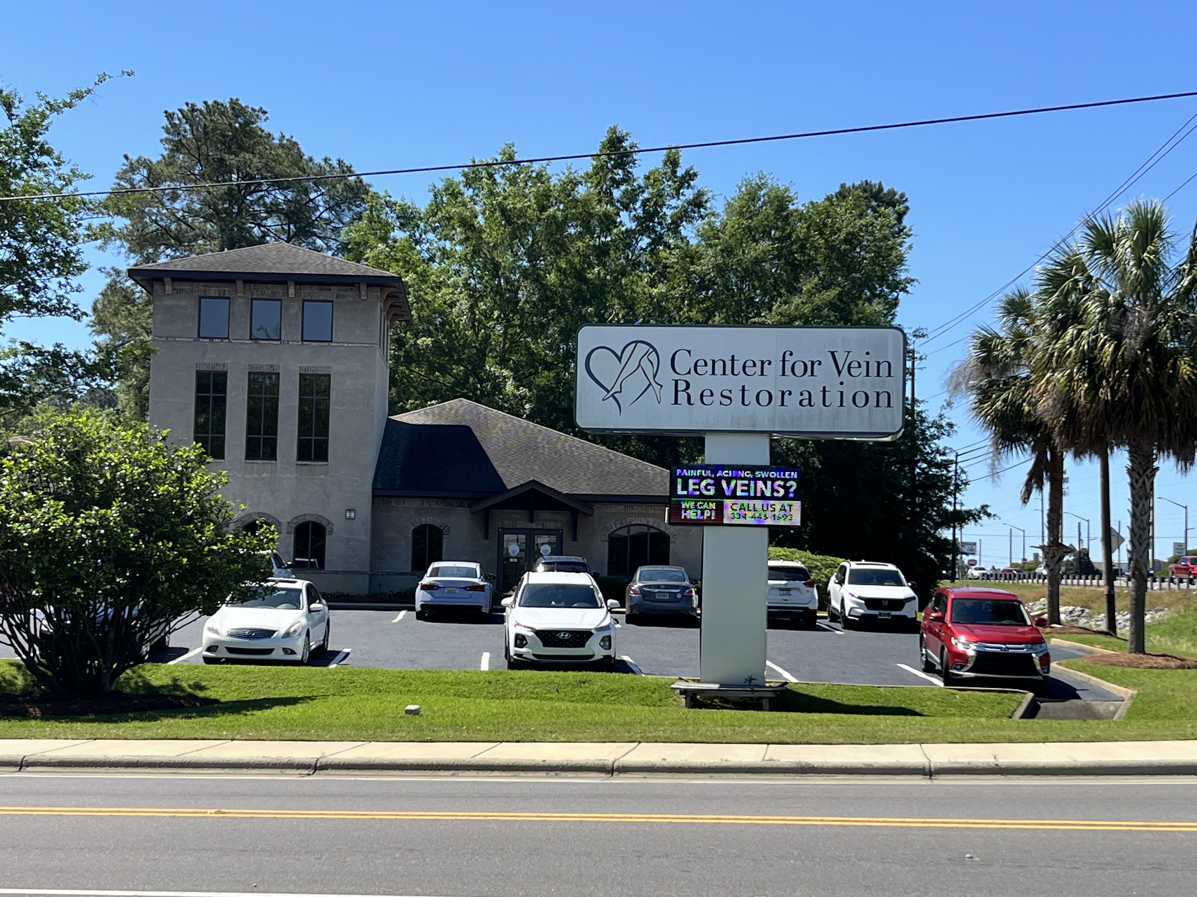 Foto exterior de la ubicación en Dothan, Alabama, del Center for Vein Restoration que muestra el exterior del edificio.