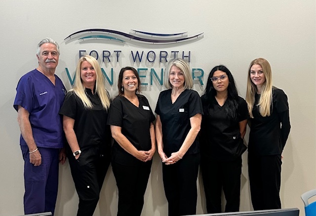 Foto grupal del equipo del Center for Vein Restoration en Fort Worth, Texas.