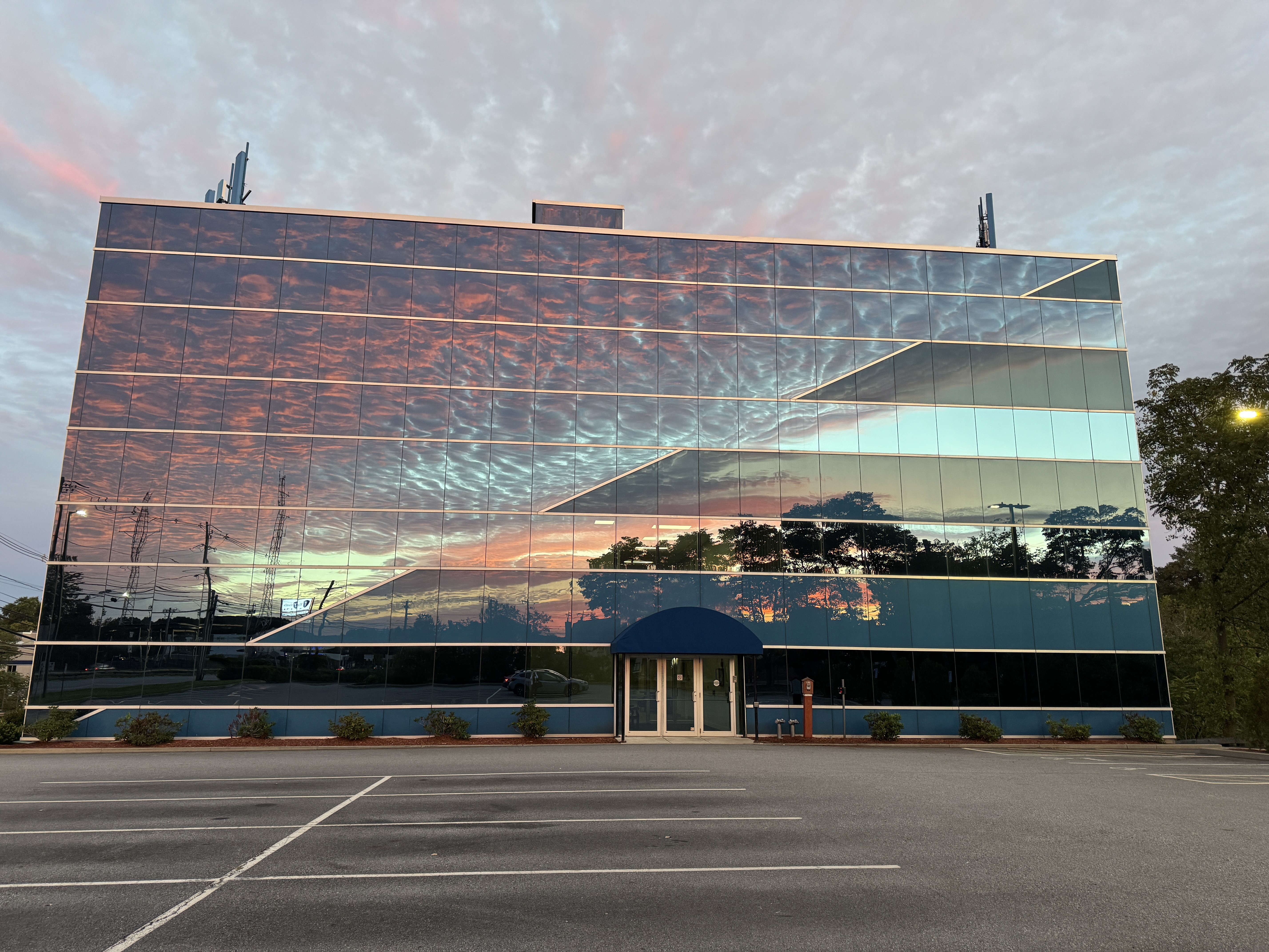 Foto exterior de la ubicación en Framingham, Massachusetts, del Center for Vein Restoration que muestra el exterior del edificio.