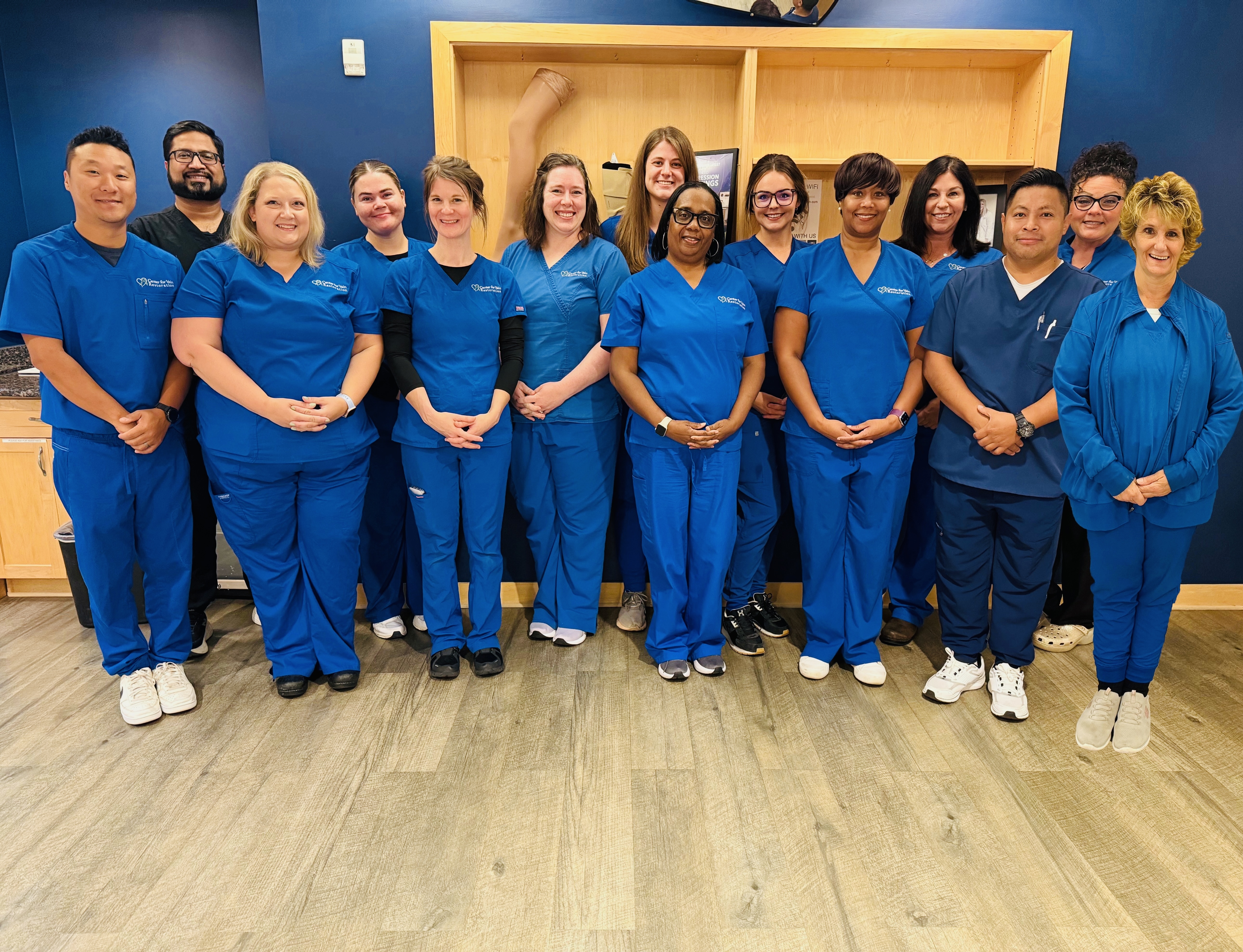 Foto grupal del equipo en la ubicación de Grand Rapids, Michigan, del Center for Vein Restoration.