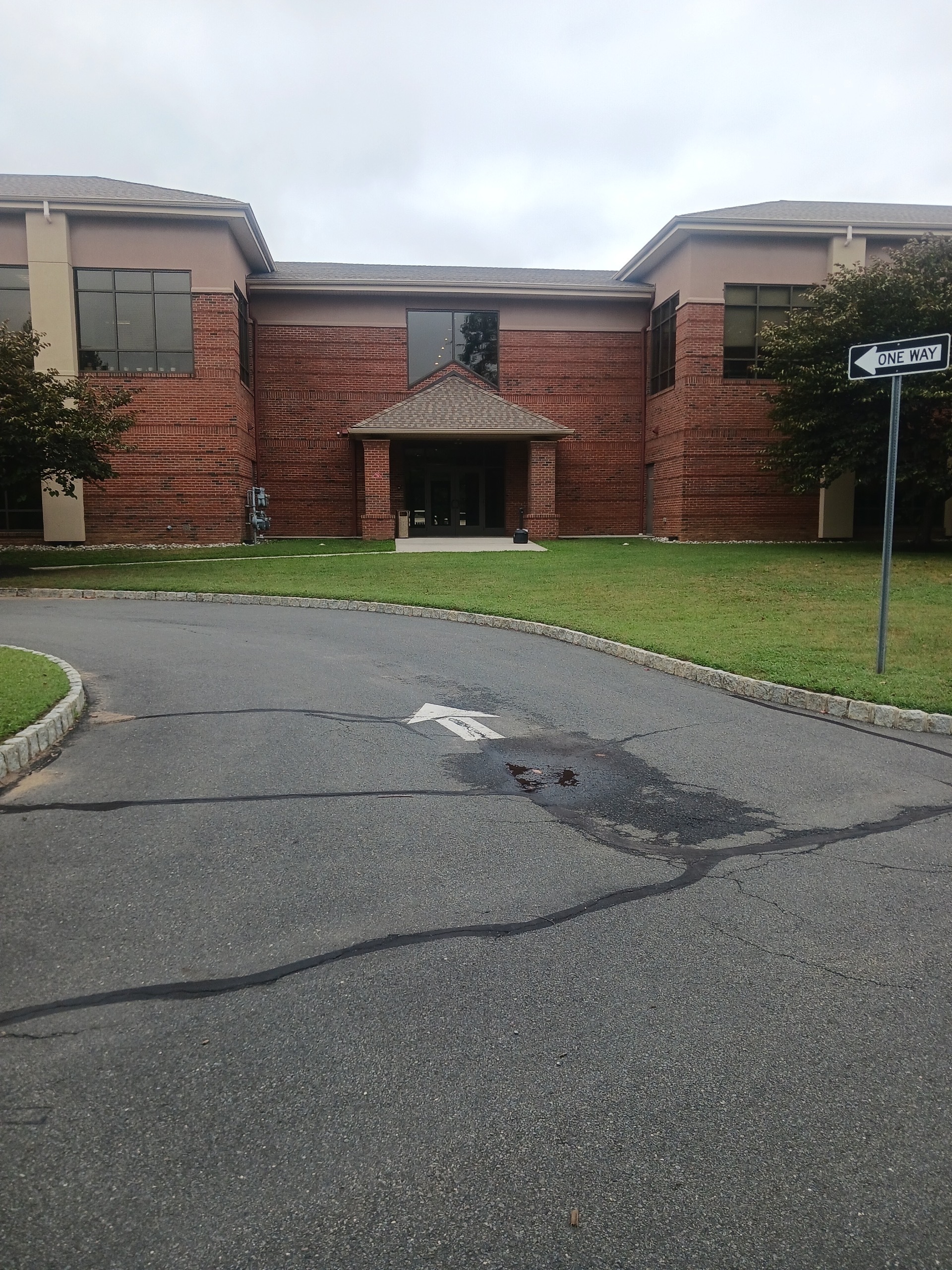 Foto del exterior del Center for Vein Restoration en Hamilton, Nueva Jersey, que muestra el exterior del edificio.