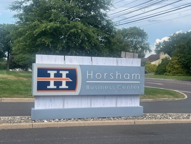 Foto exterior de la ubicación en Horsham, Pennsylvania, del Center for Vein Restoration que muestra el exterior del edificio.