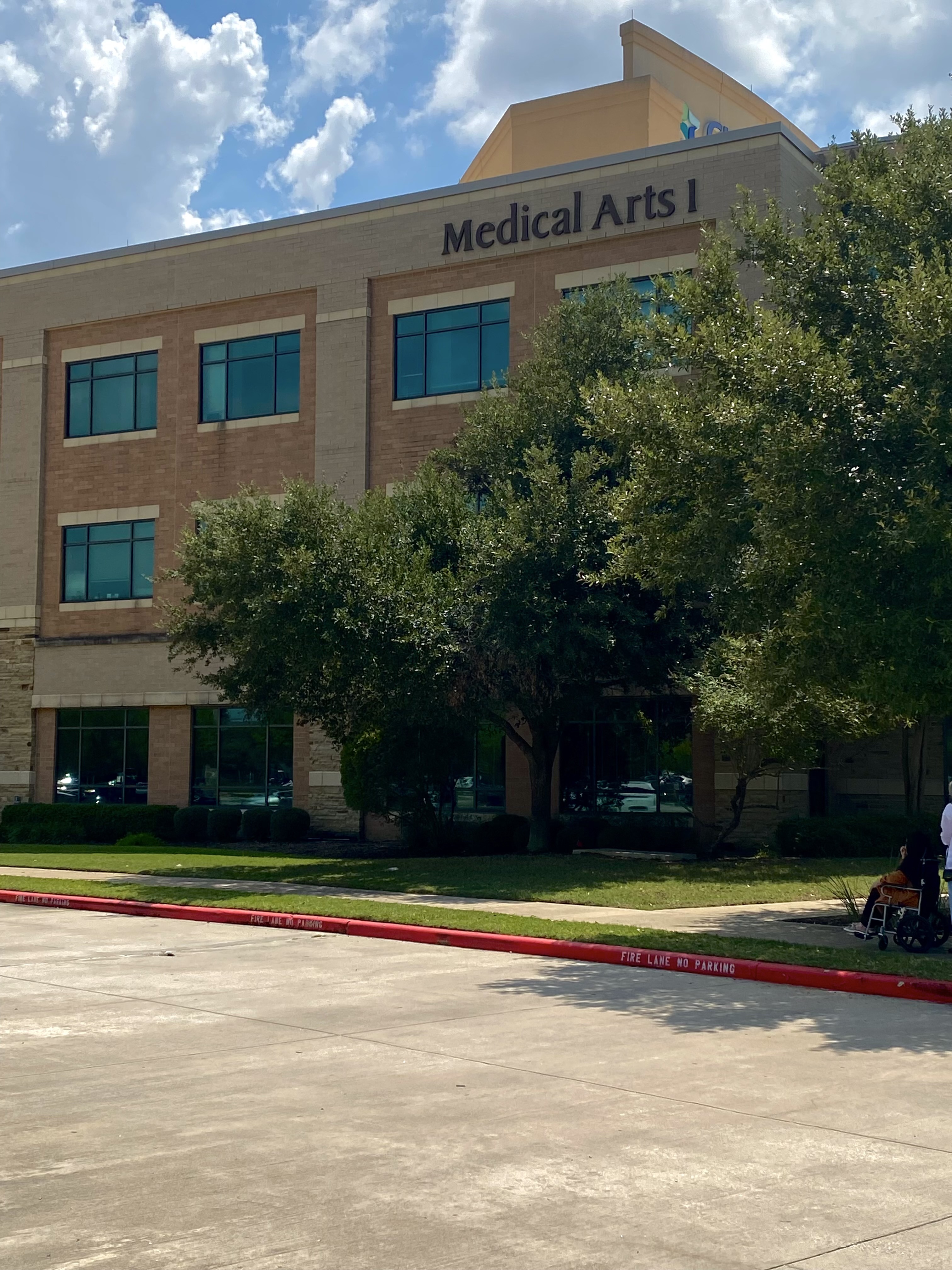 Foto del exterior del Center for Vein Restoration en Houston, Texas, que muestra el exterior del edificio.