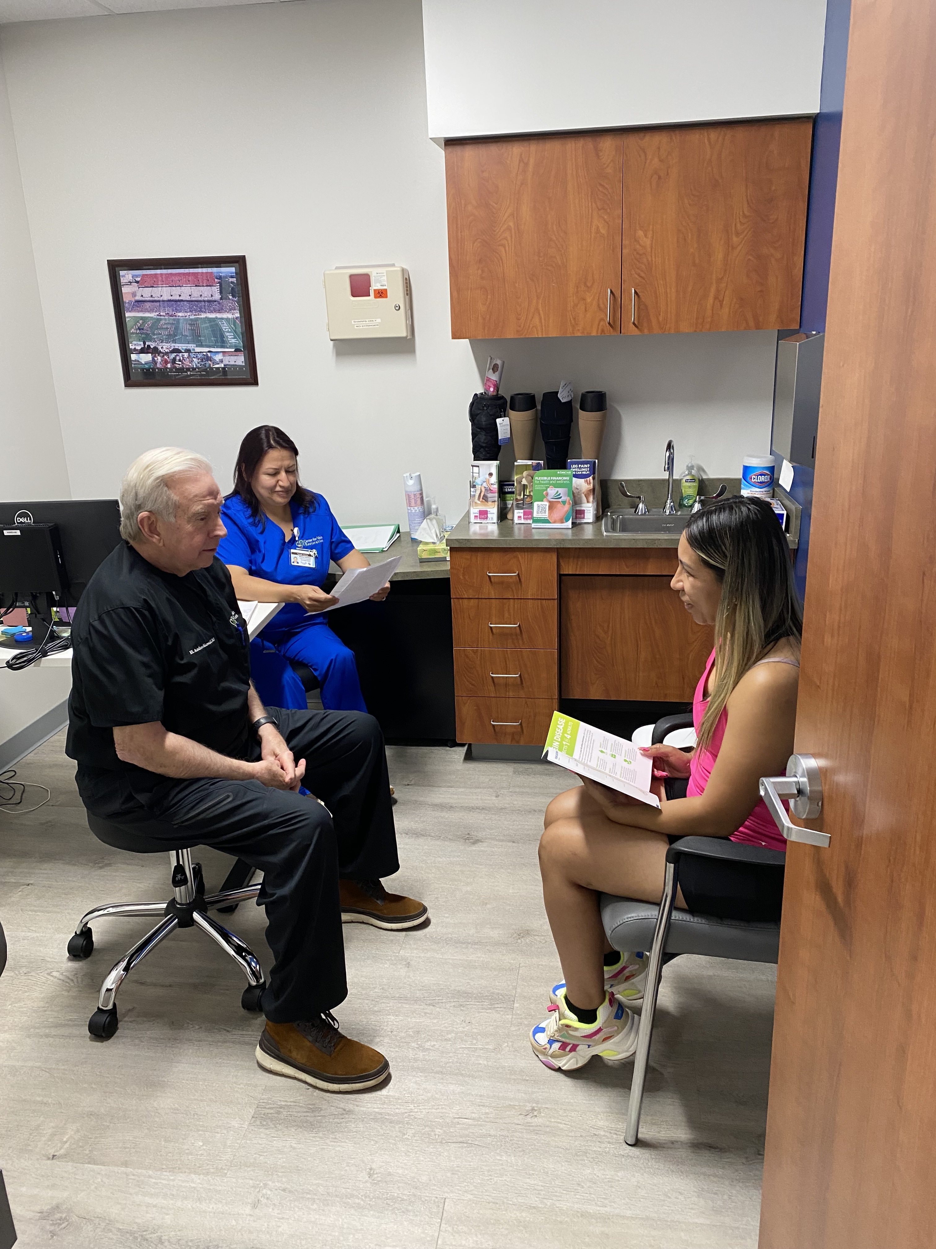 Photo of the session with doctor at Center for Vein Restoration in Houston, texas
