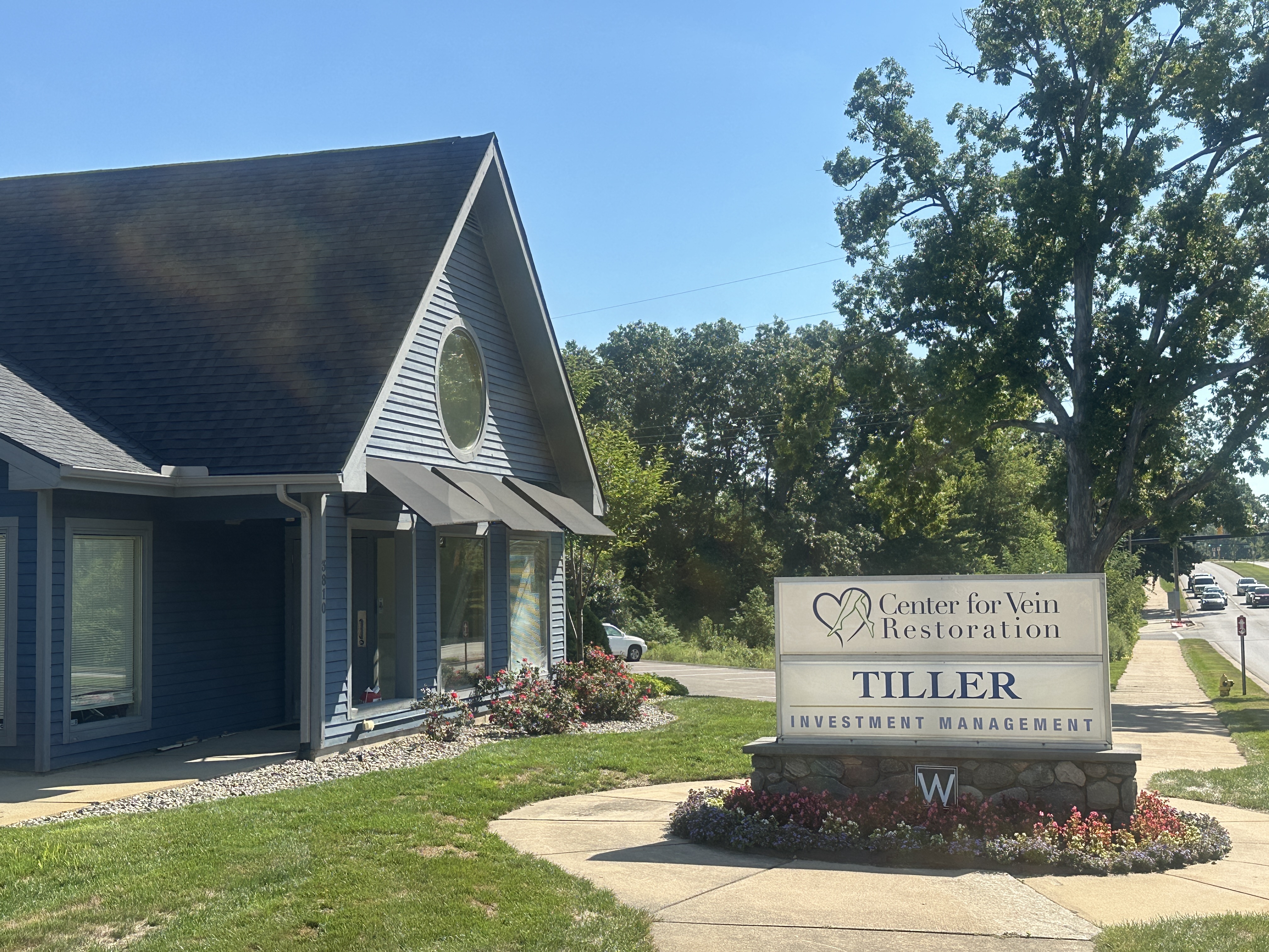 Foto exterior de la ubicación en Portage, Michigan, del Center for Vein Restoration que muestra el exterior del edificio.