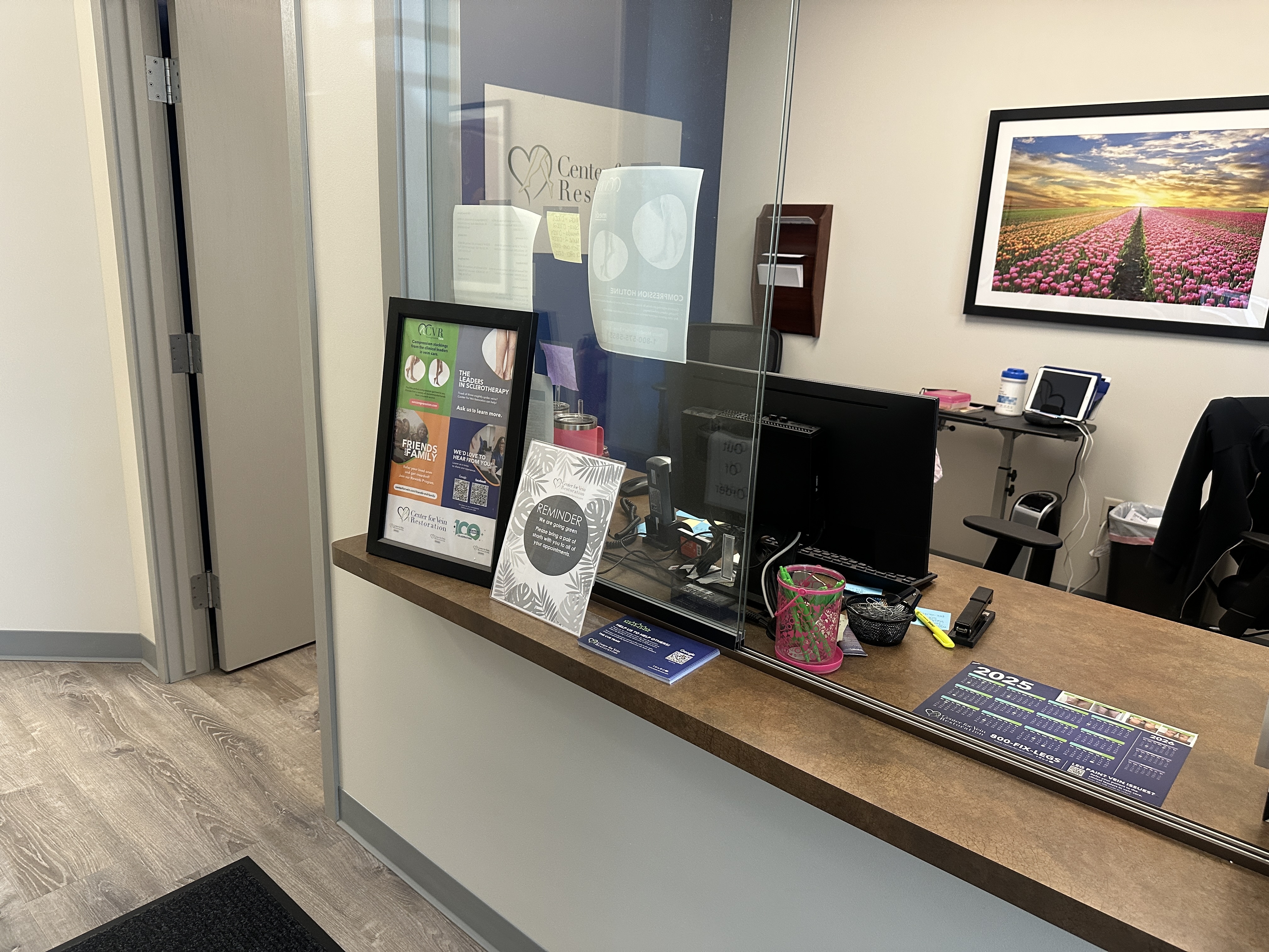 Foto del mostrador de recepción del Center for Vein Restoration en Wyoming / Southwest Grand Rapids, Michigan.