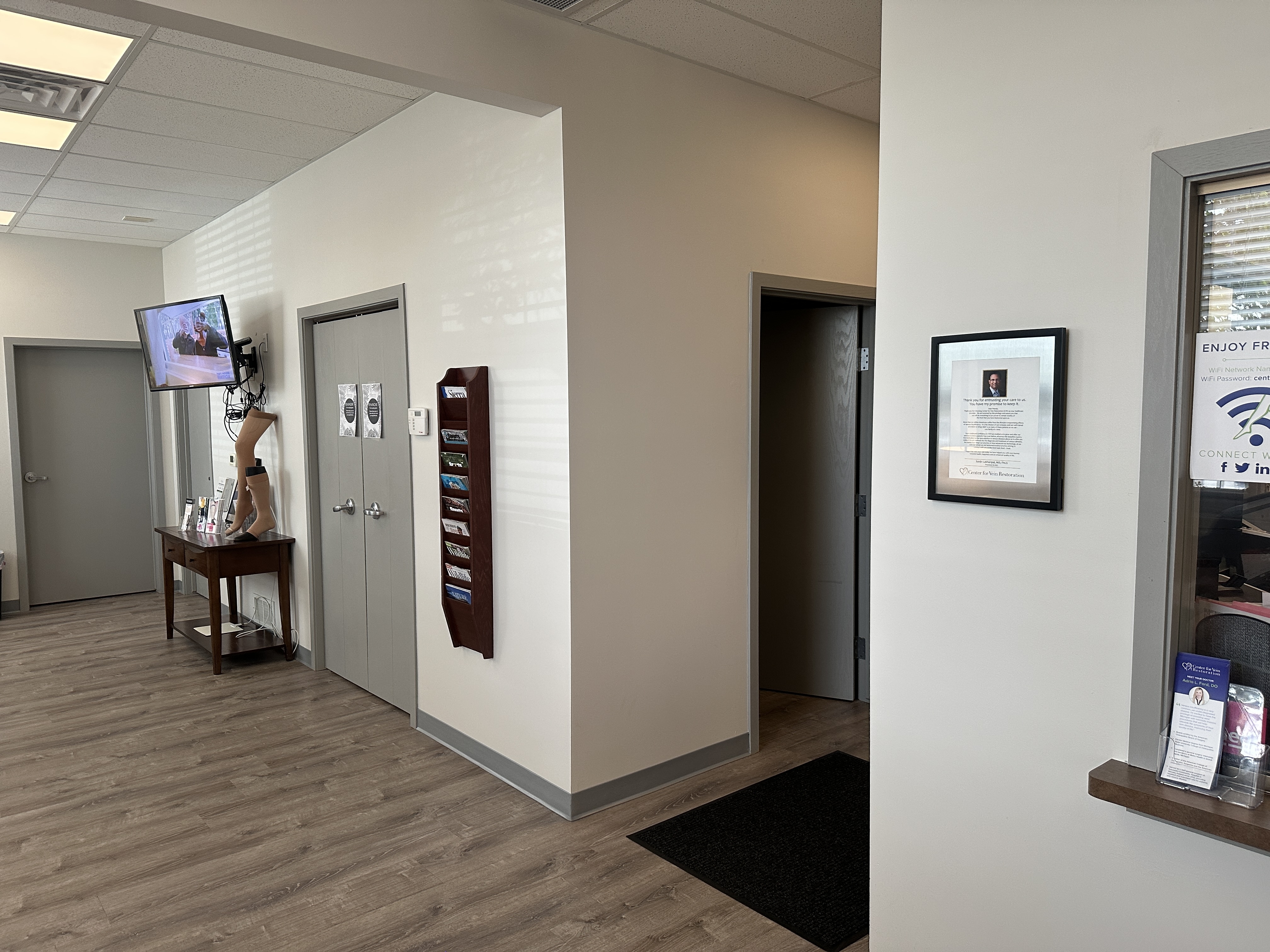 Foto del mostrador de recepción del Center for Vein Restoration en Wyoming / Southwest Grand Rapids, Michigan.