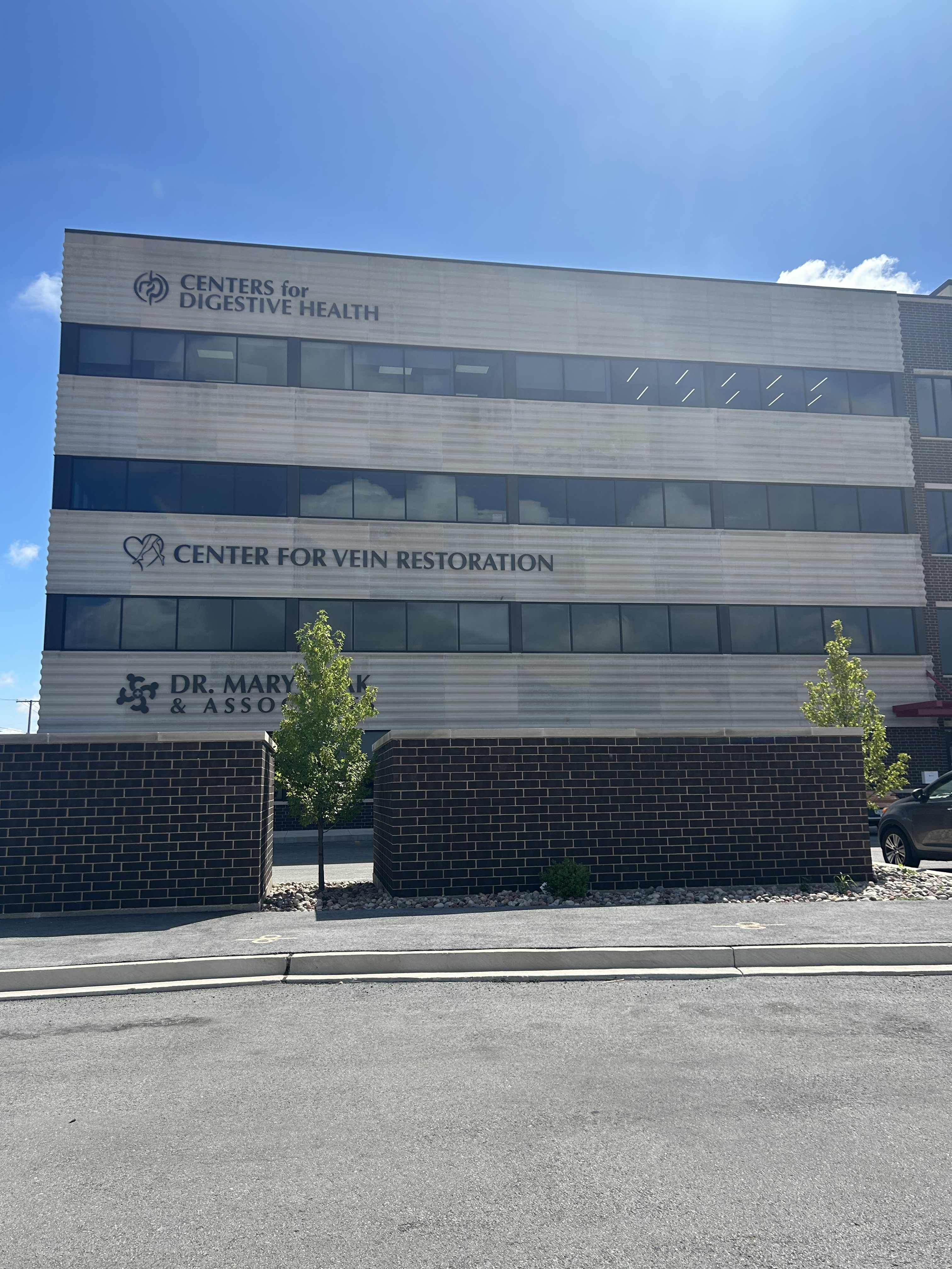 Foto exterior de la sede de Munster, IN de Center for Vein Restoration que muestra el exterior del edificio