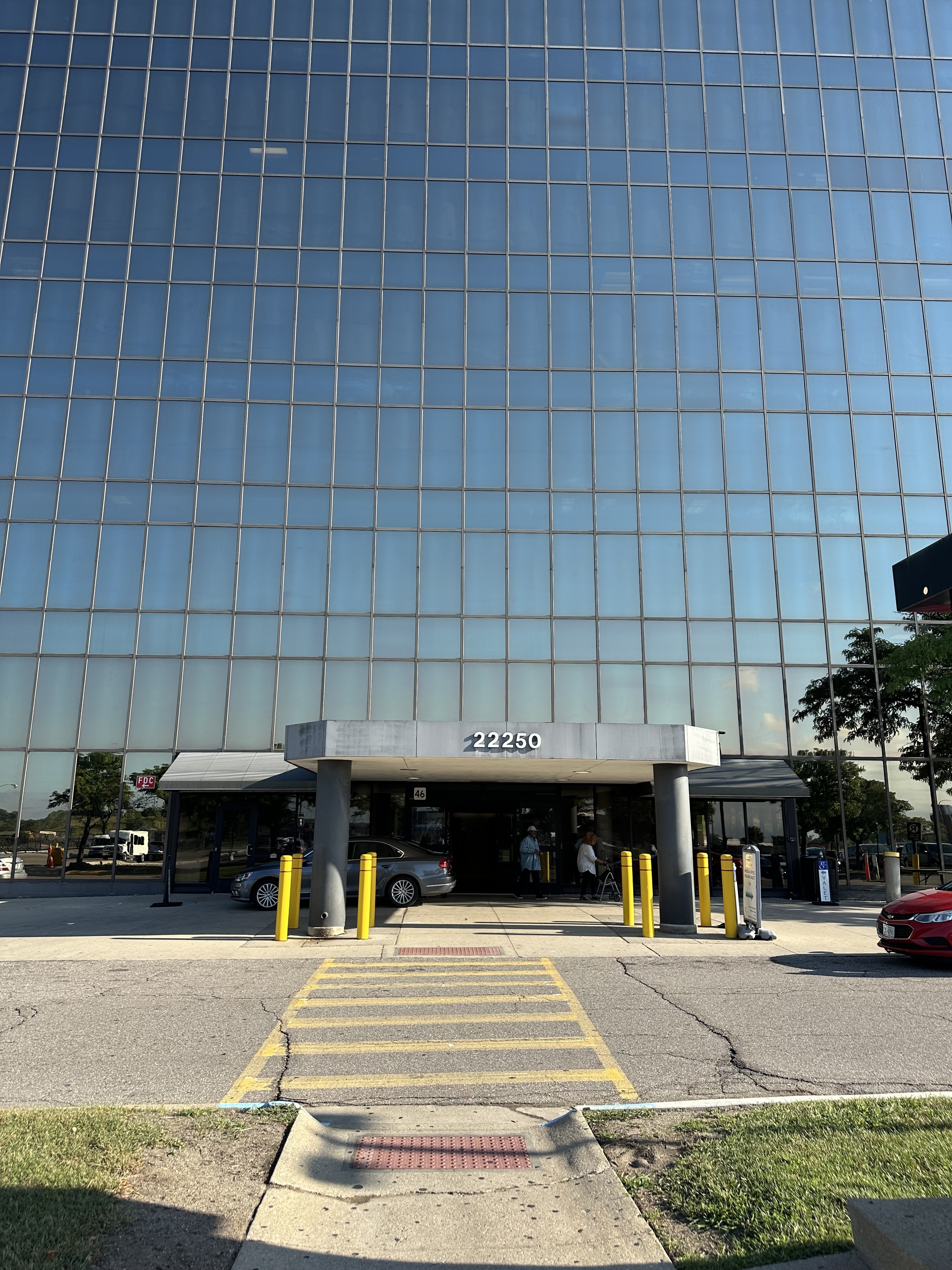 Exterior photo of the Southfield, Michigan location of center for Vein Restoration showing the outside of the building