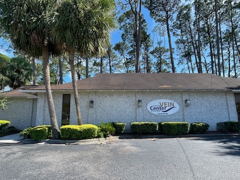 Exterior photo of the Brunswick, Georgia location of center for Vein Restoration showing the outside of the building