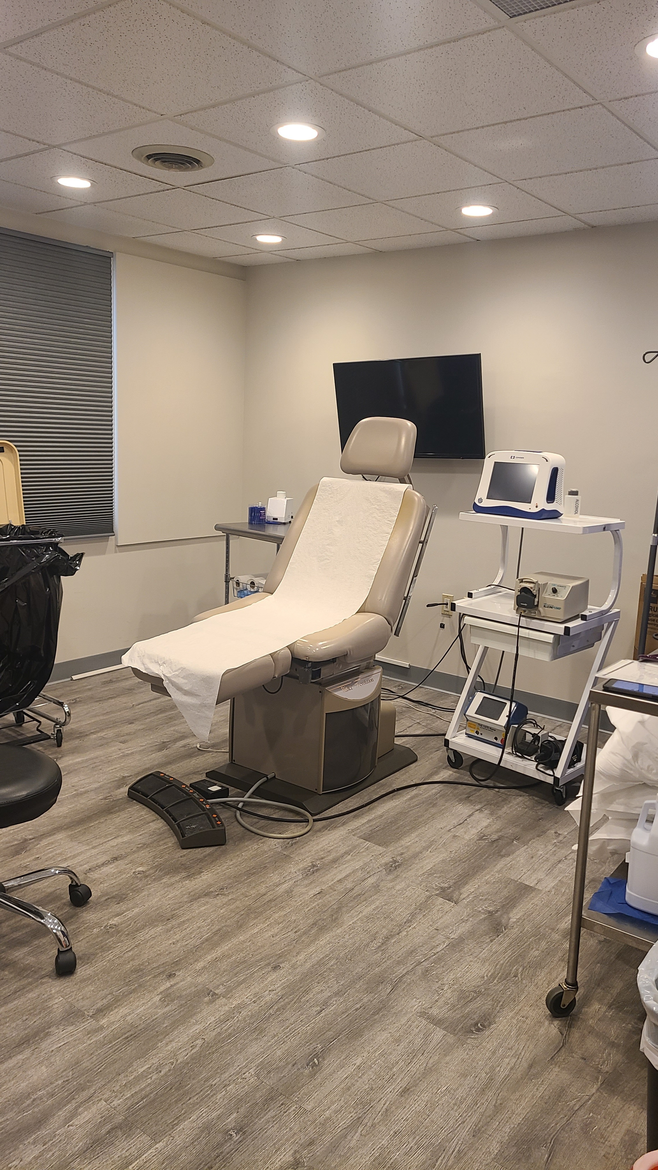Interior photo of the Muskegon, Michigan location of center for Vein Restoration showing the Procedure Room