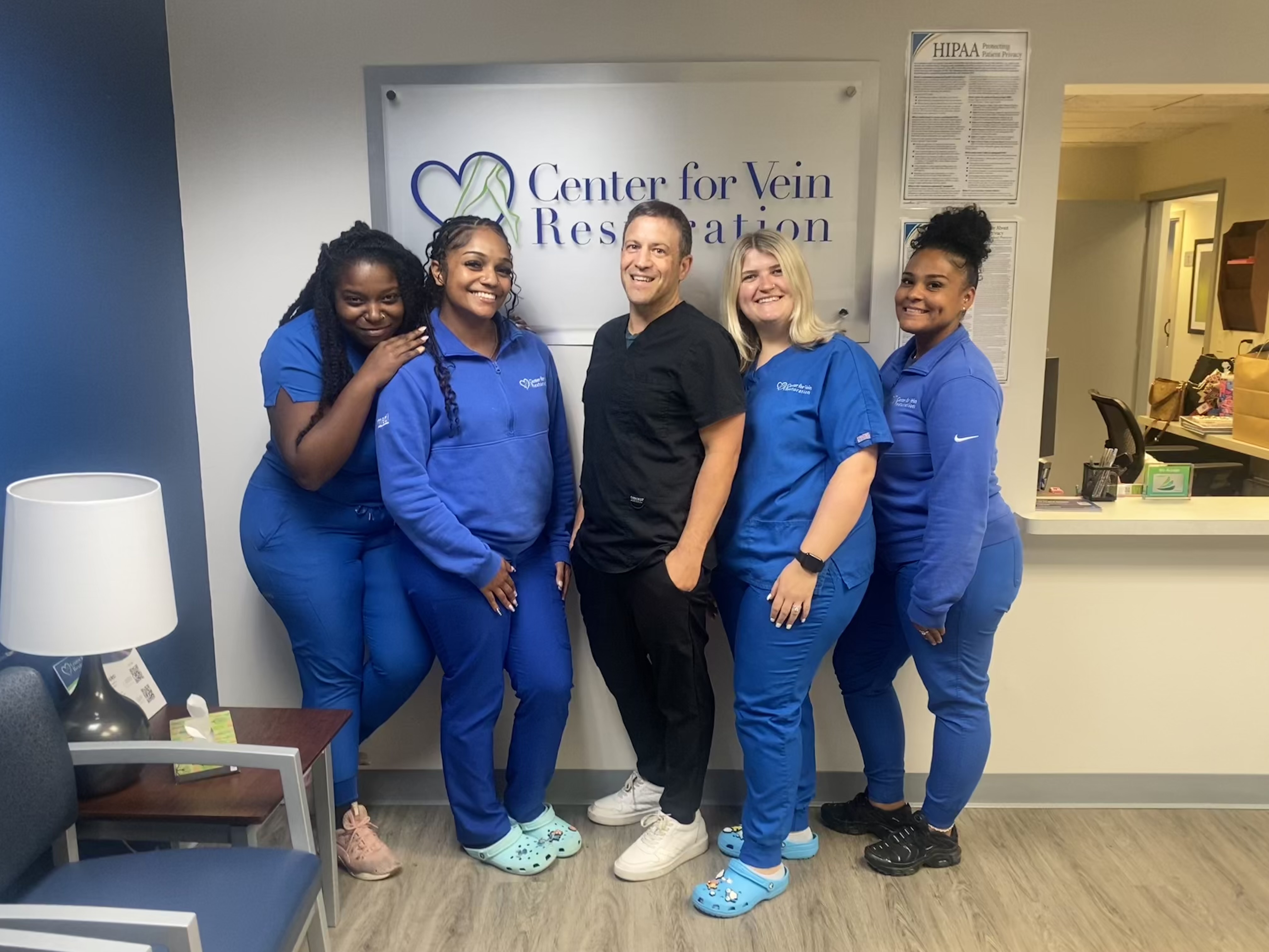 Segunda foto grupal del equipo en la sede de South Windsor, CT de Center for Vein Restoration (2025)