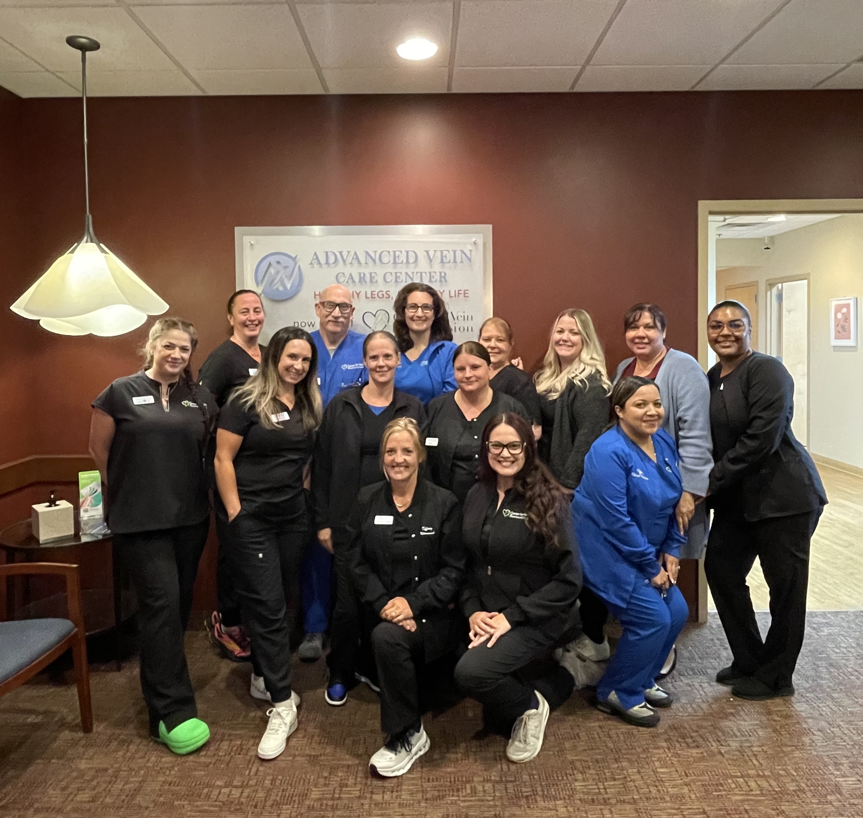 Foto grupal del equipo en la ubicación de Springfield, Massachusetts, del Center for Vein Restoration.