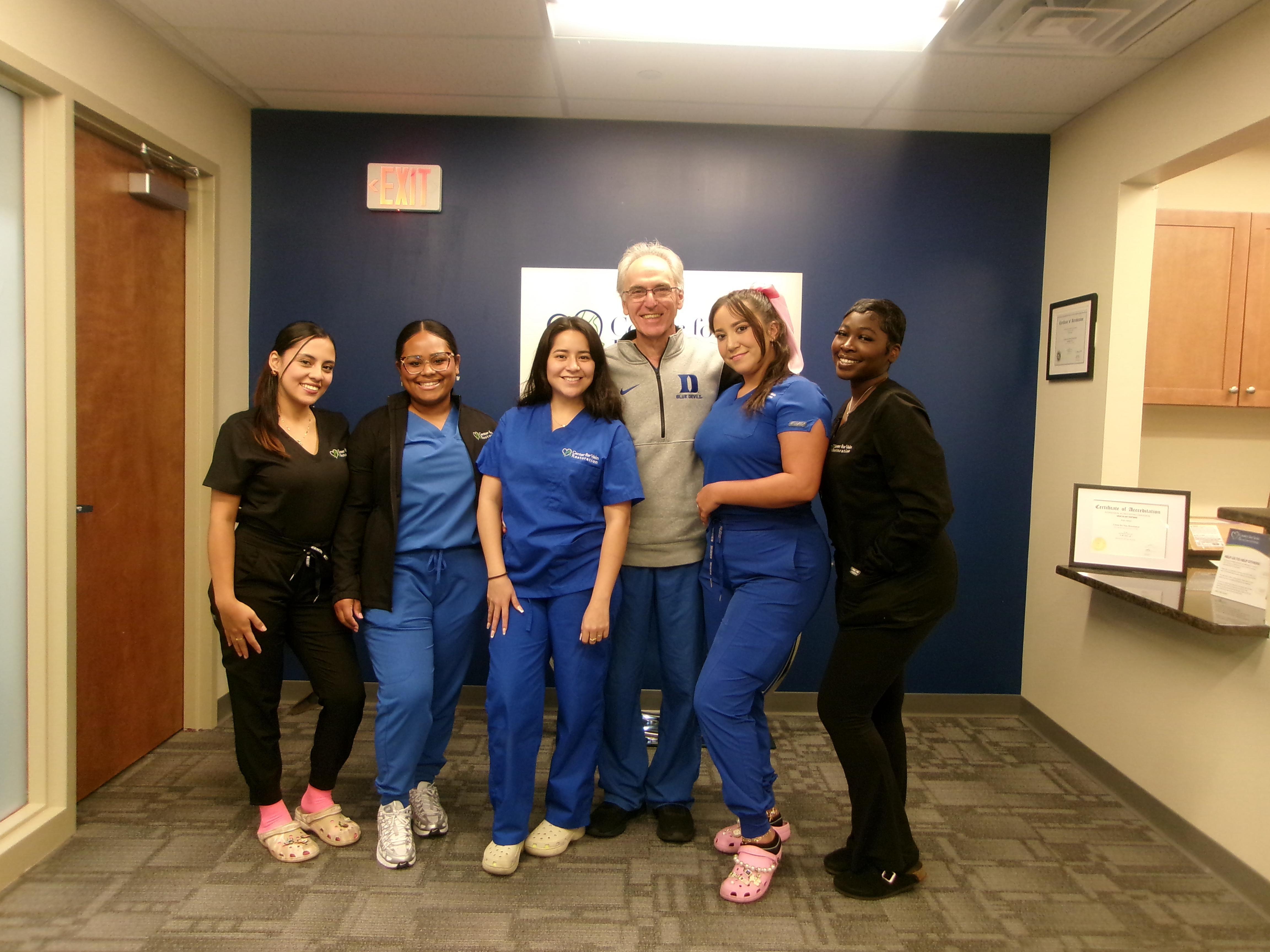 Foto de grupo del equipo en la ubicación de Morristown, Nueva Jersey, del Center for Vein Restoration.