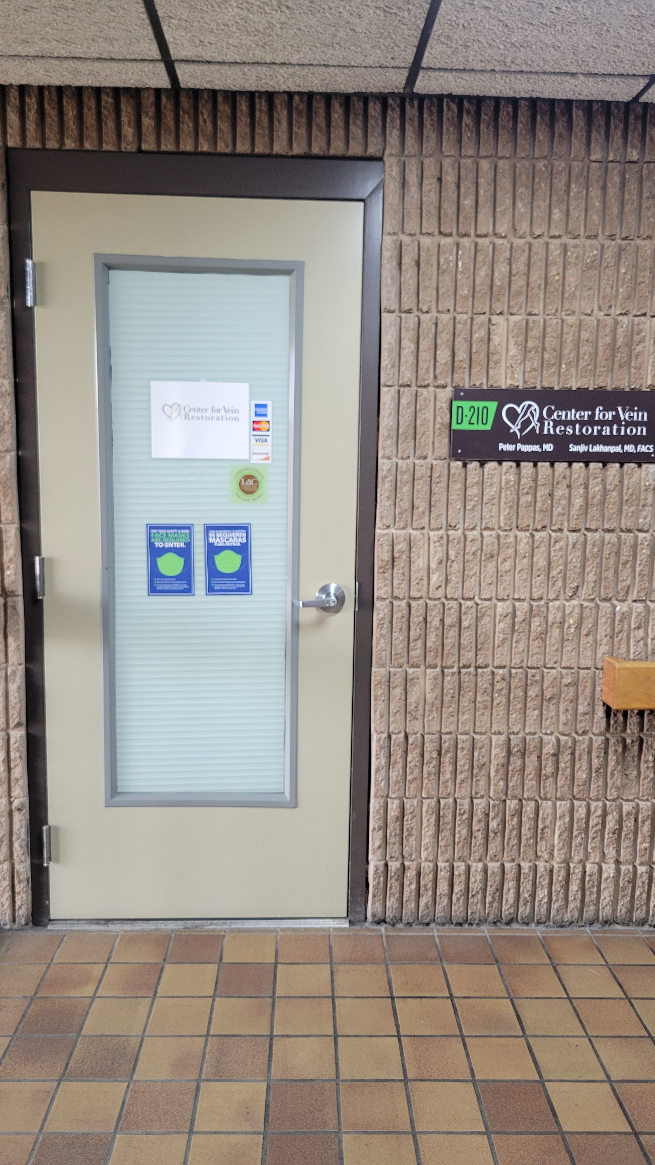 Exterior photo of the Union, NJ location of Center for Vein Restoration showing the front door