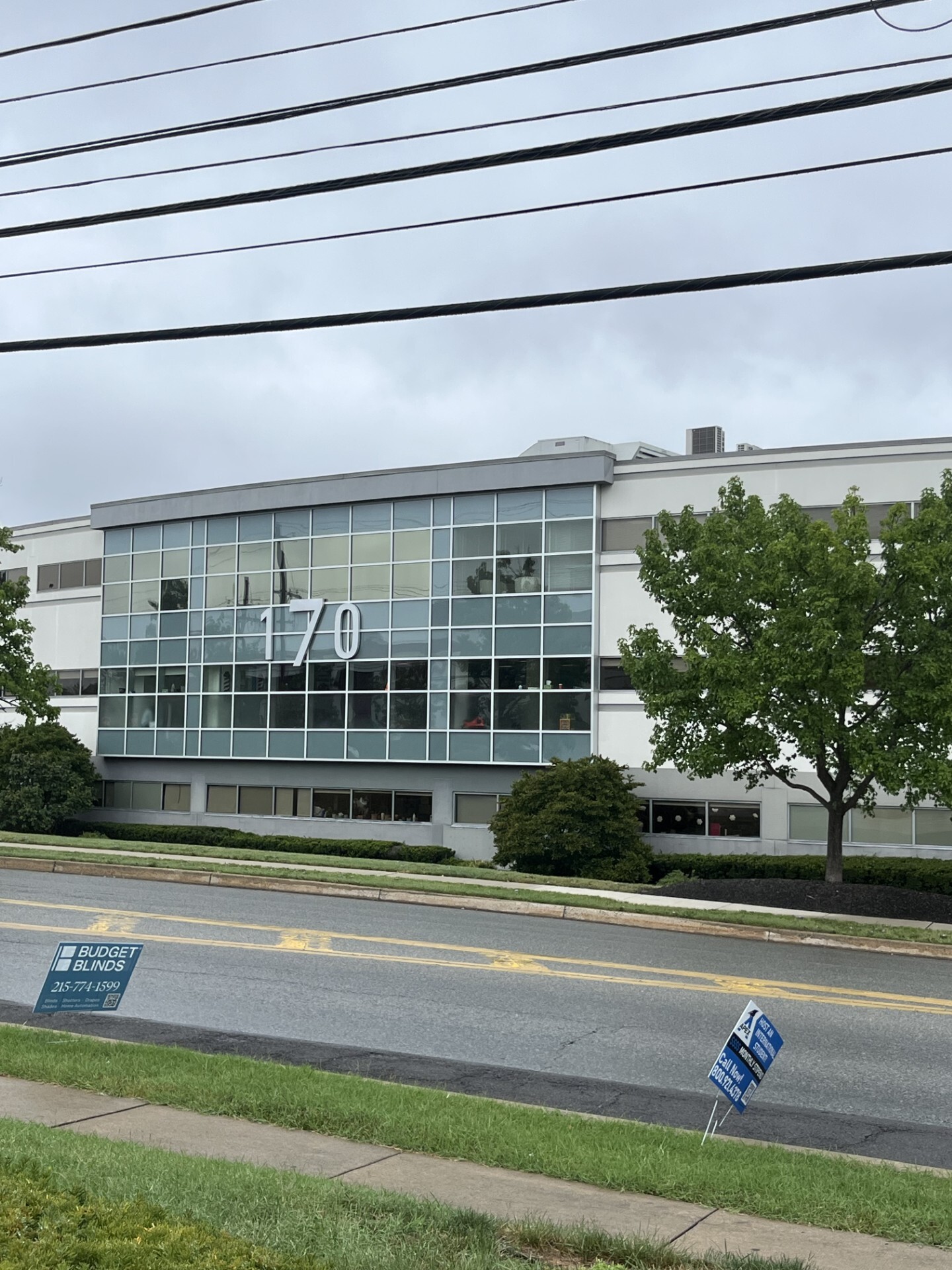 Foto exterior de la ubicación en King of Prussia, Pennsylvania, del Center for Vein Restoration que muestra el exterior del edificio.