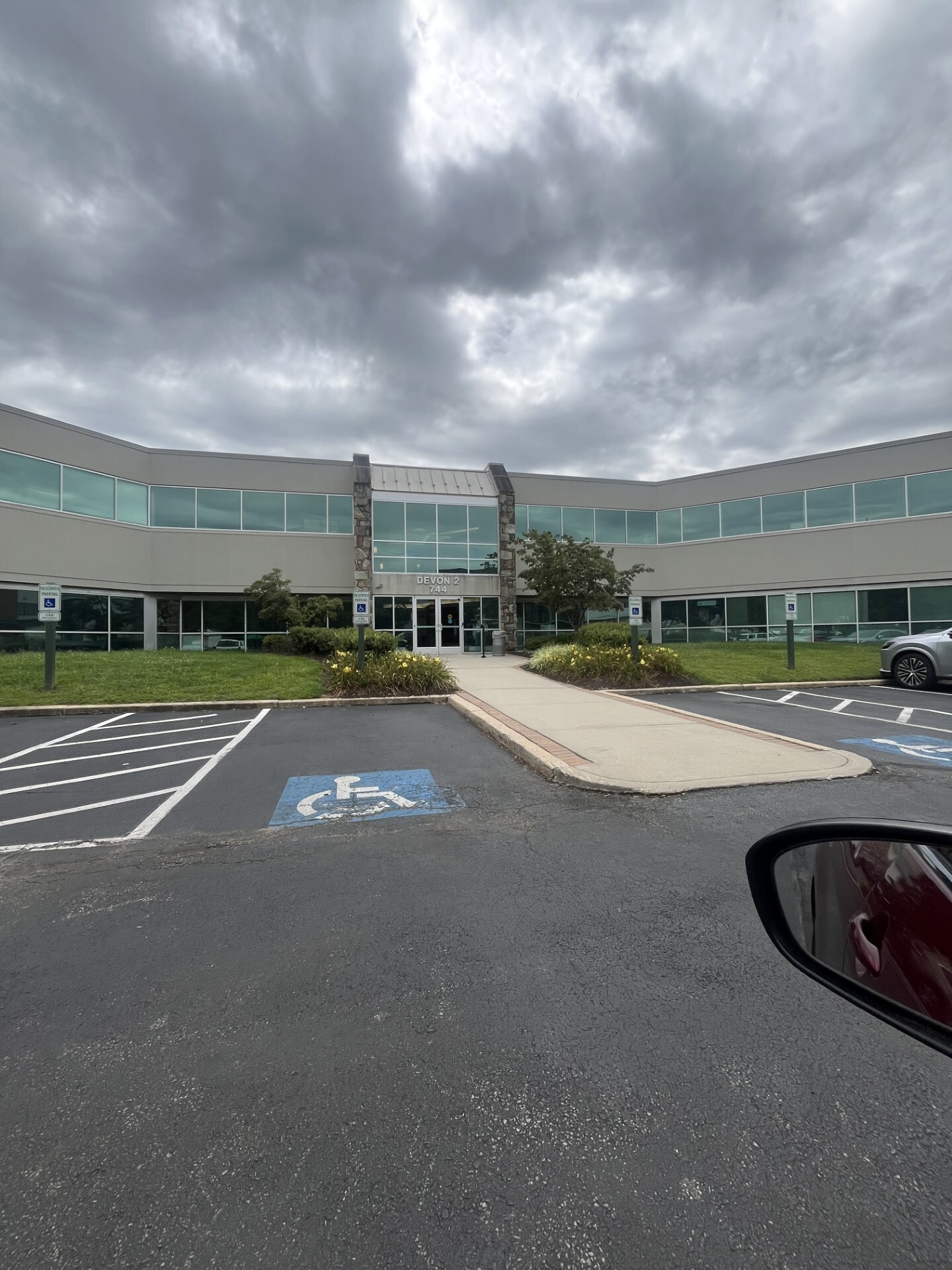 Foto del frente exterior del Center for Vein Restoration en Wayne, Pensilvania.