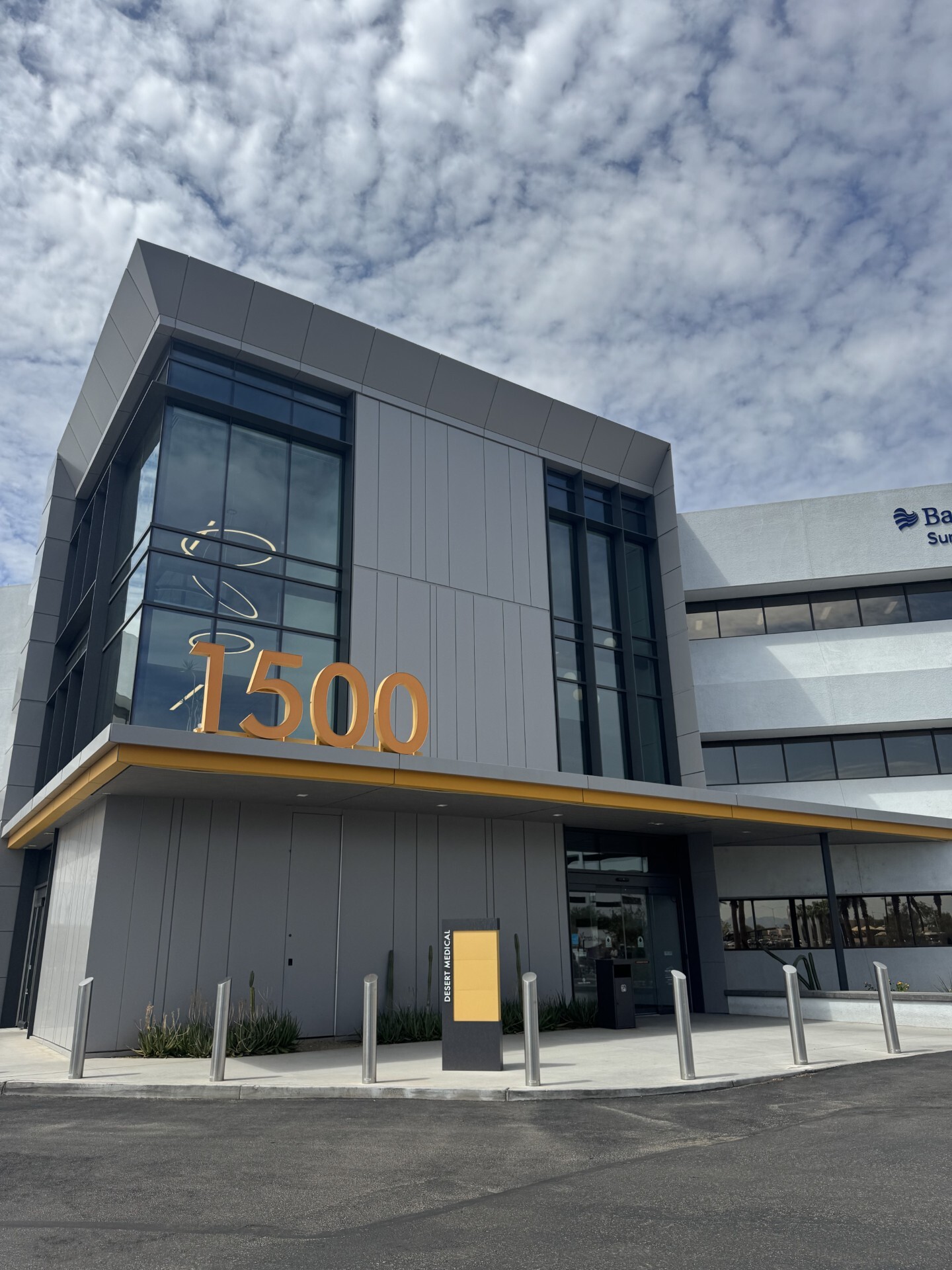 Exterior photo of the Mesa, AZ Center for Vein Restoration showing the main building