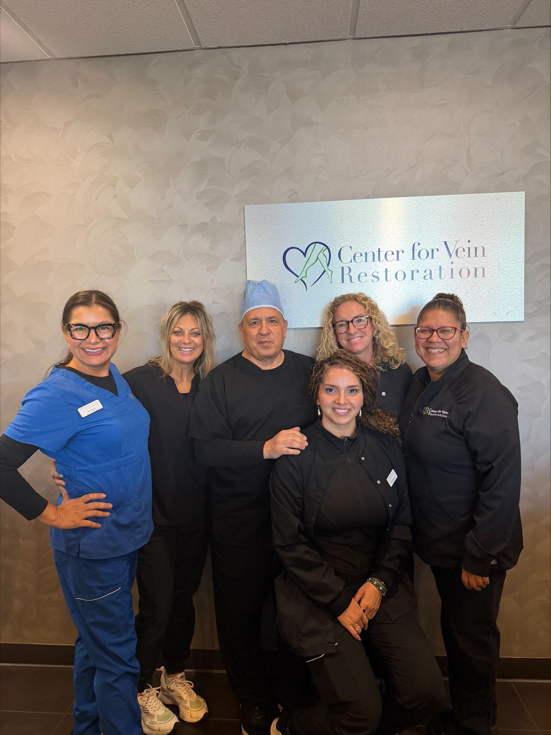 Foto de grupo del equipo en la ubicación de Wood Dale, Illinois, del Center for Vein Restoration.