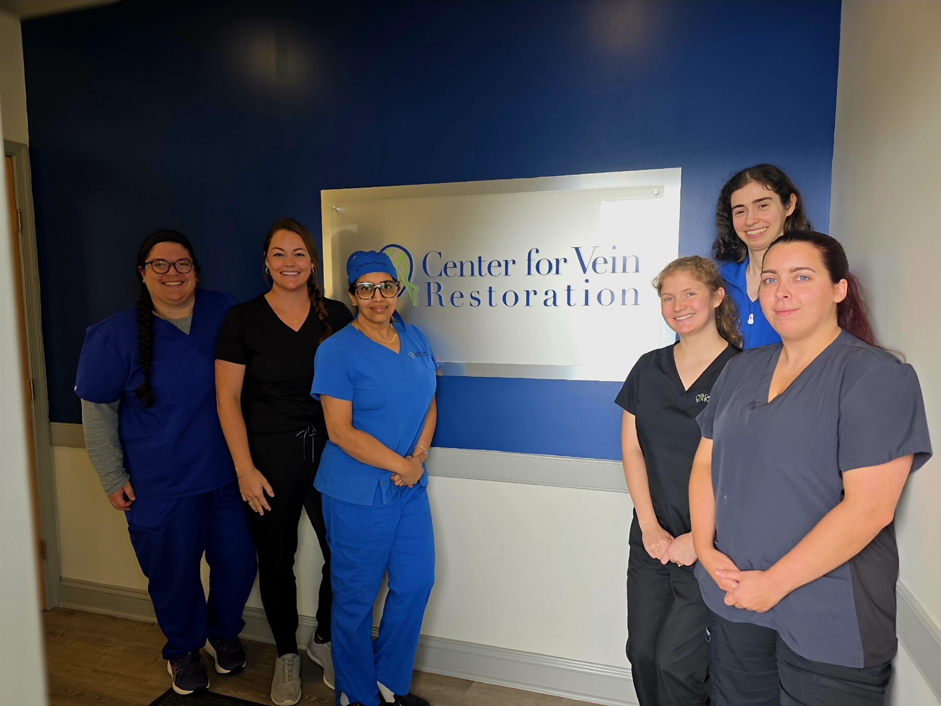 Foto de grupo del equipo en la ubicación de Easton, Maryland, del Center for Vein Restoration.