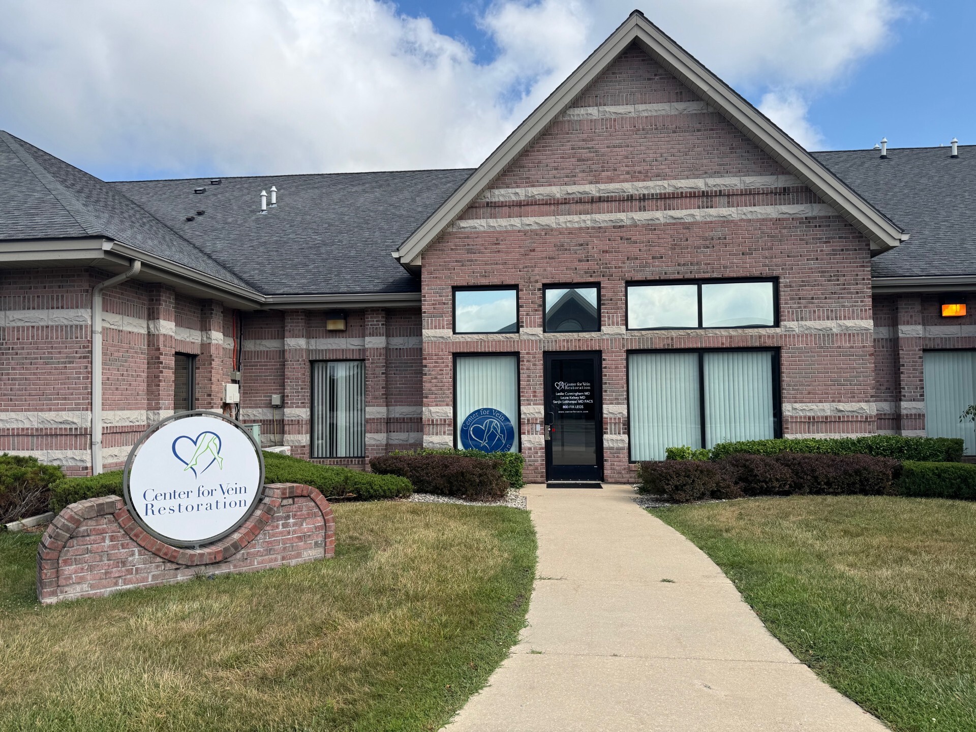 Exterior photo of the Saginaw, MI location of Center for Vein Restoration showing the outside of the building