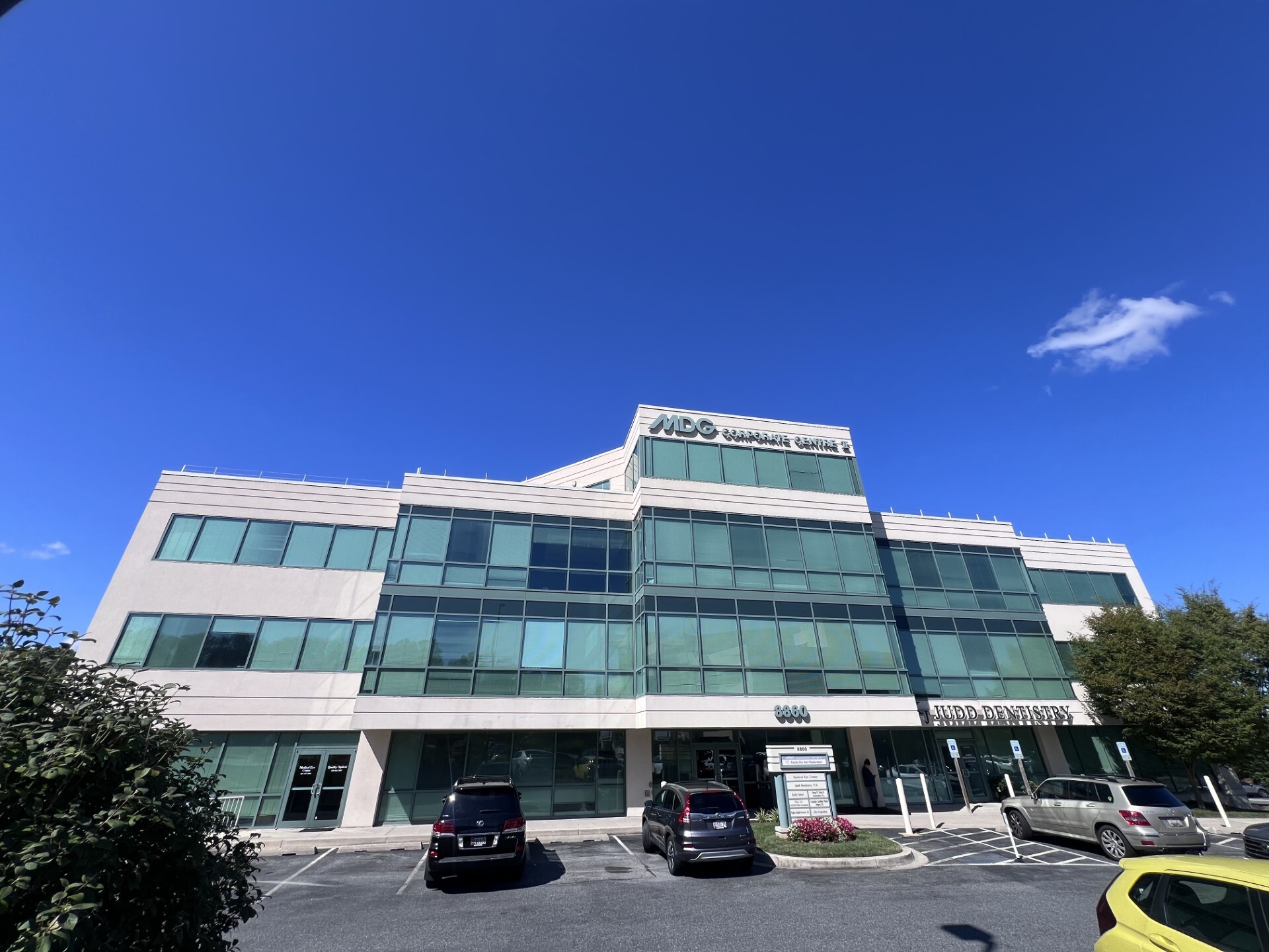 Foto exterior de la ubicación en Columbia, Maryland, del Center for Vein Restoration que muestra el exterior del edificio.
