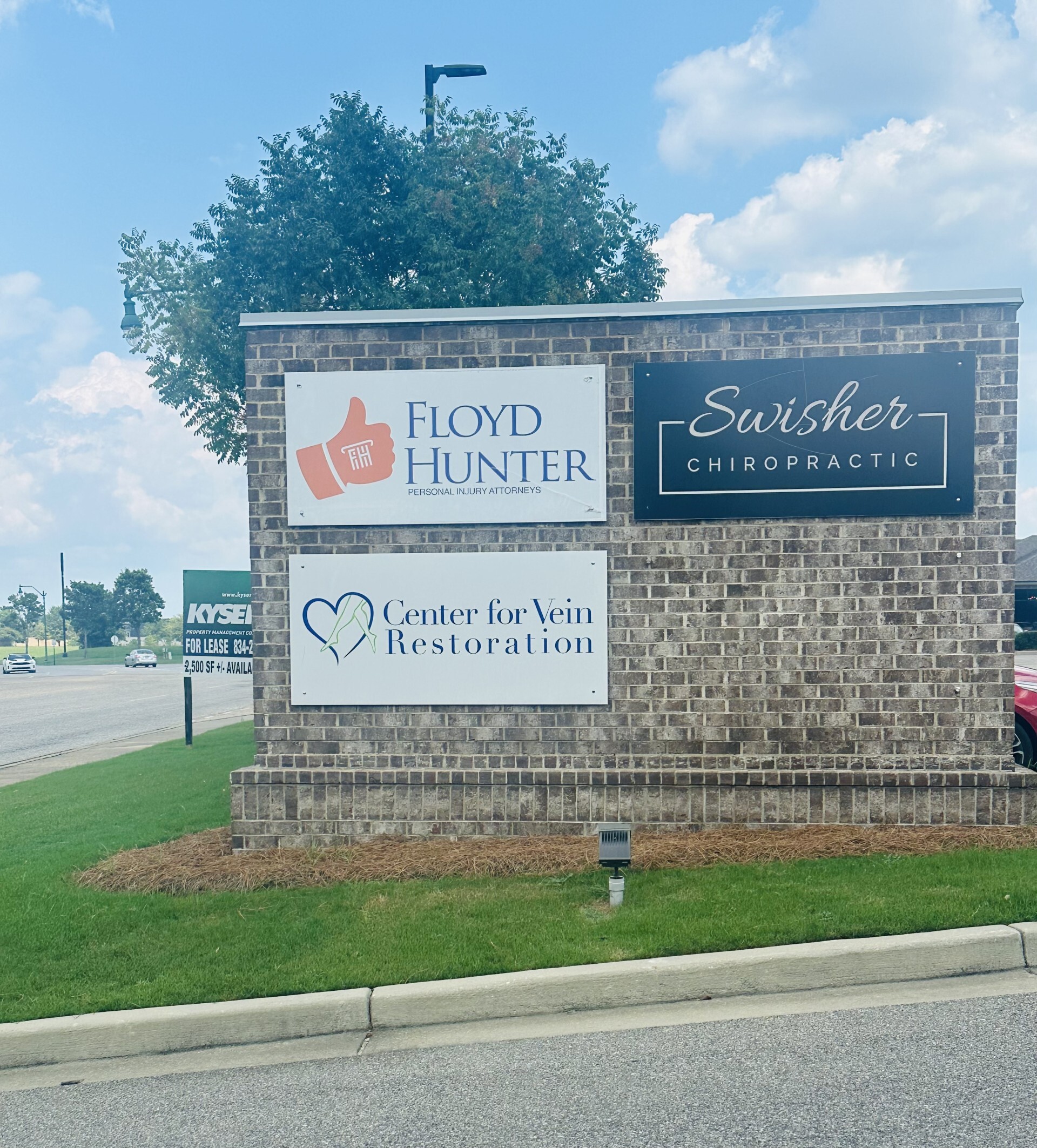 Foto del exterior del Center for Vein Restoration en Opelika, Alabama.