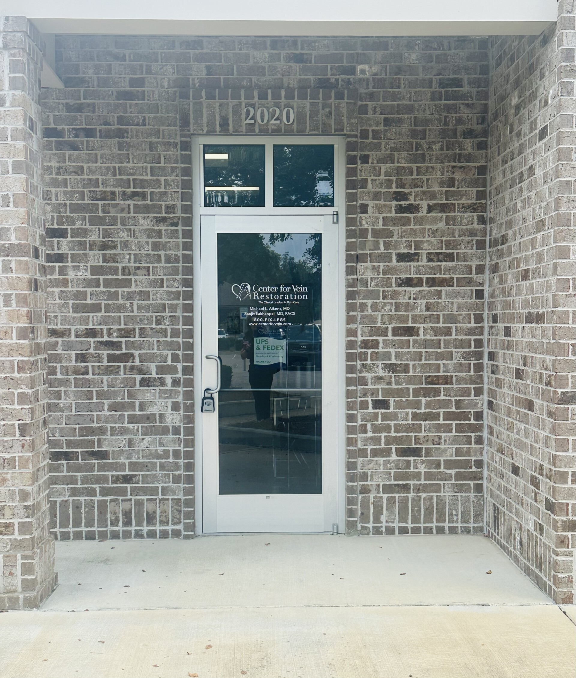 Exterior photo of the Montgomery, Alabama location of center for Vein Restoration showing the outside of the building