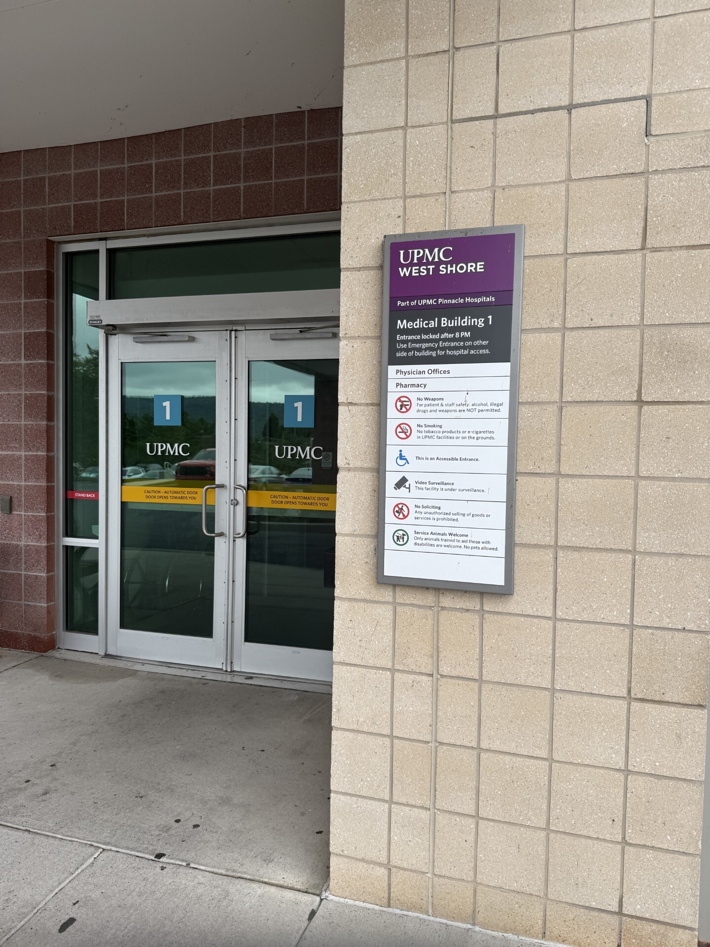 Foto del exterior en la ubicación de Mechanicsburg, Pensilvania, del Center for Vein Restoration que muestra el exterior del edificio.