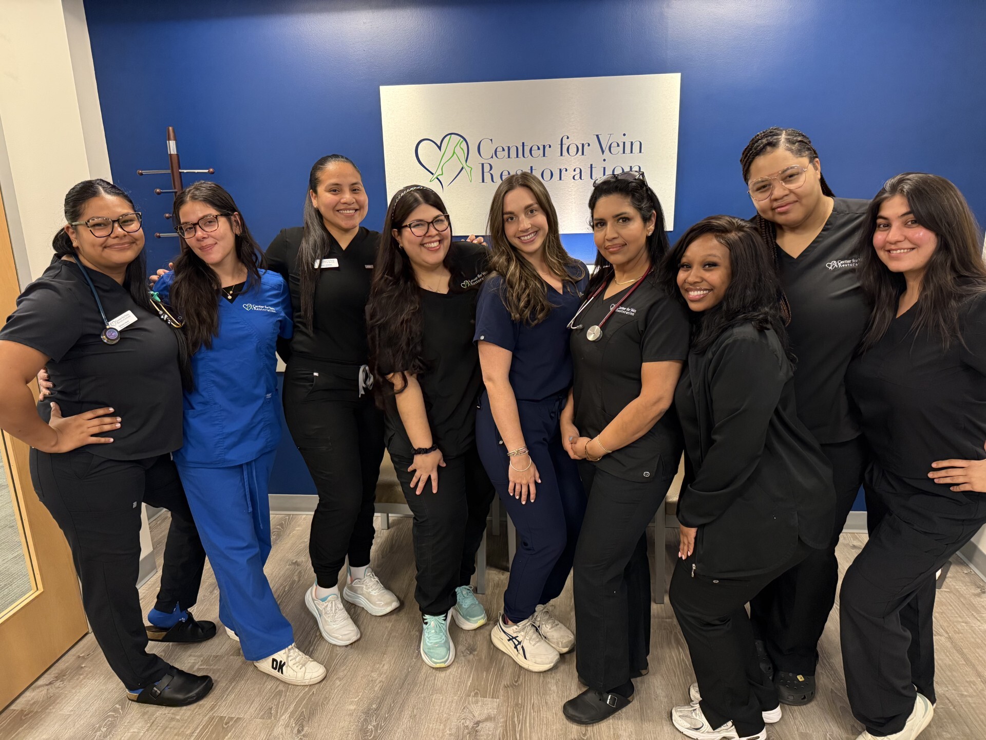 Foto grupal del equipo en la sede de Alexandria, VA de Center for Vein Restoration (2025)