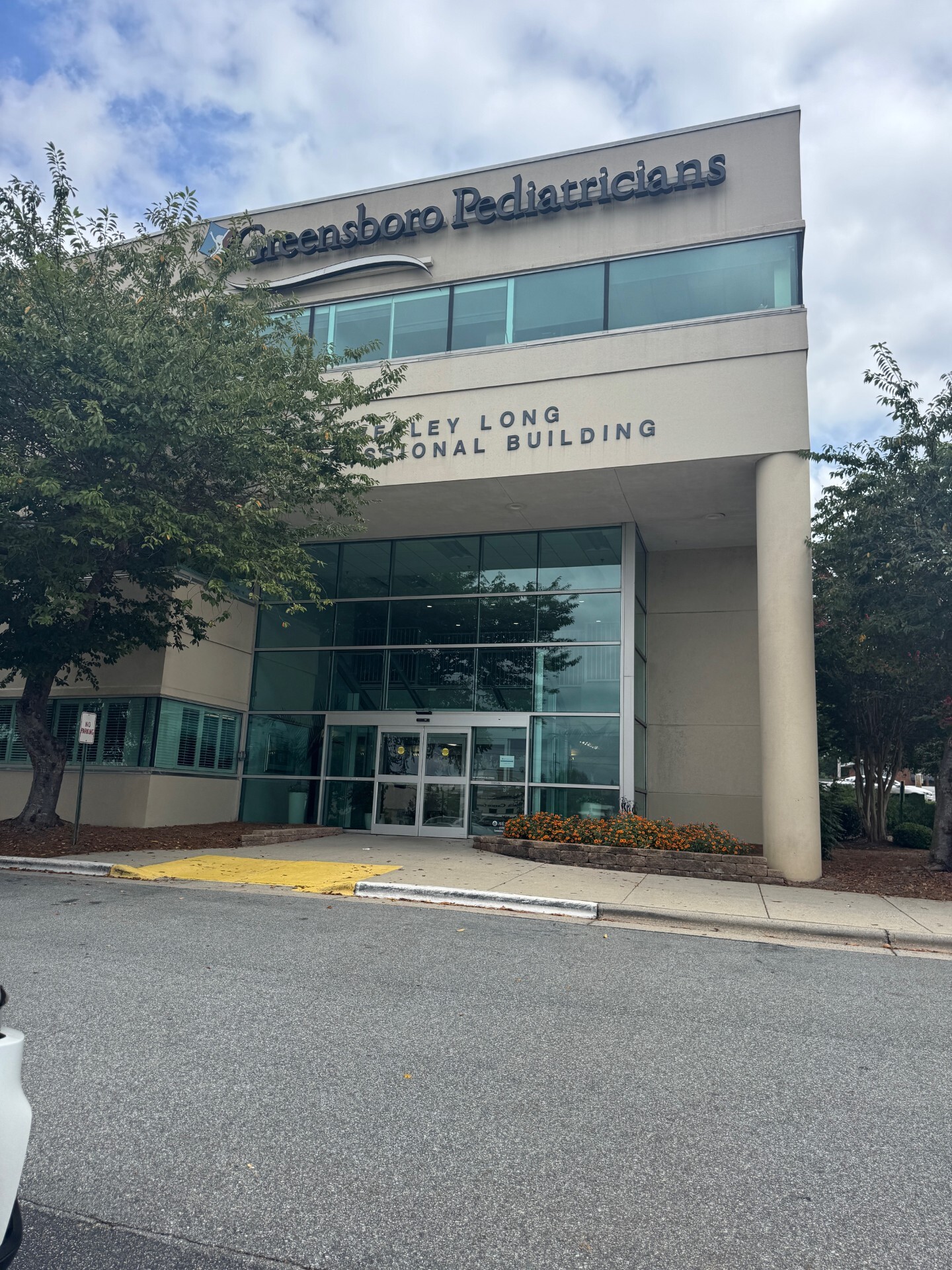 Foto del exterior del Center for Vein Restoration en Greensboro, Carolina del Norte.