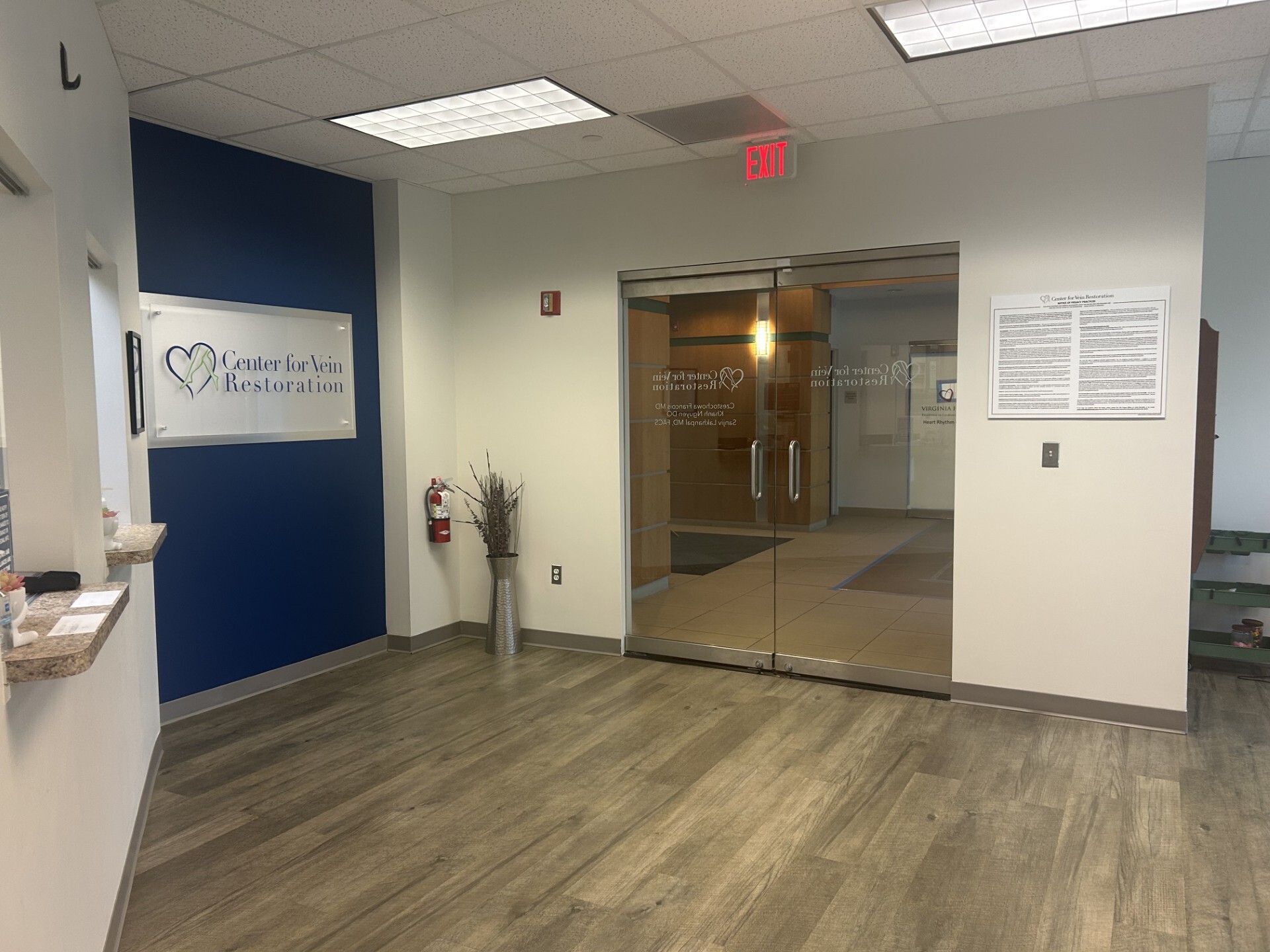 Foto del exterior del Center for Vein Restoration en Leesburg, Virginia.