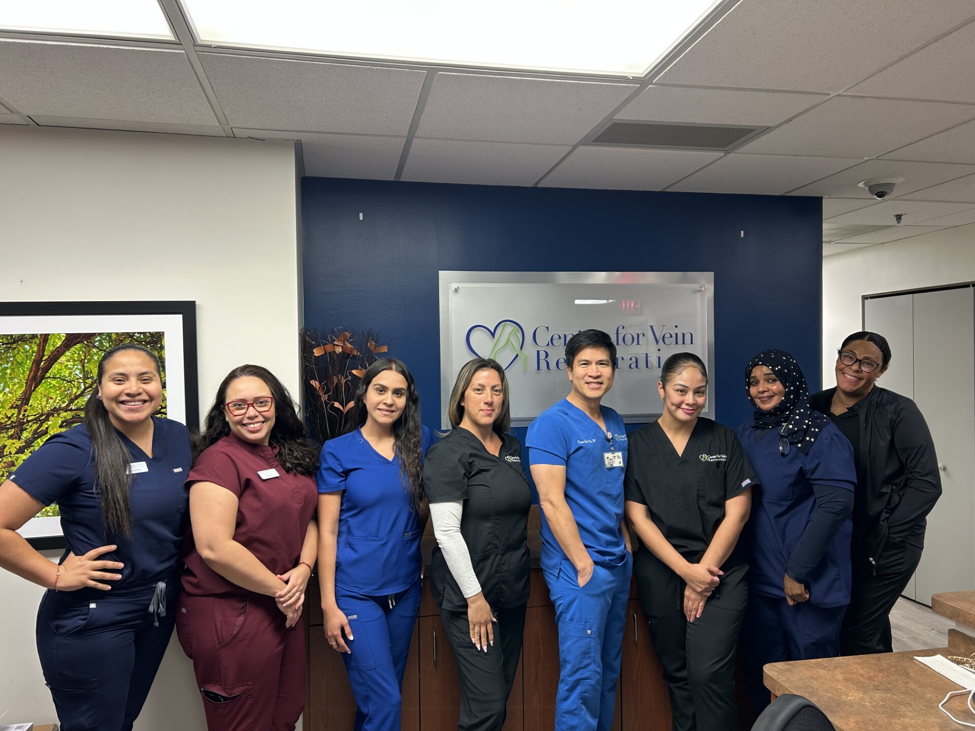 Foto grupal del equipo del Center for Vein Restoration en Fair Oaks, Virginia.