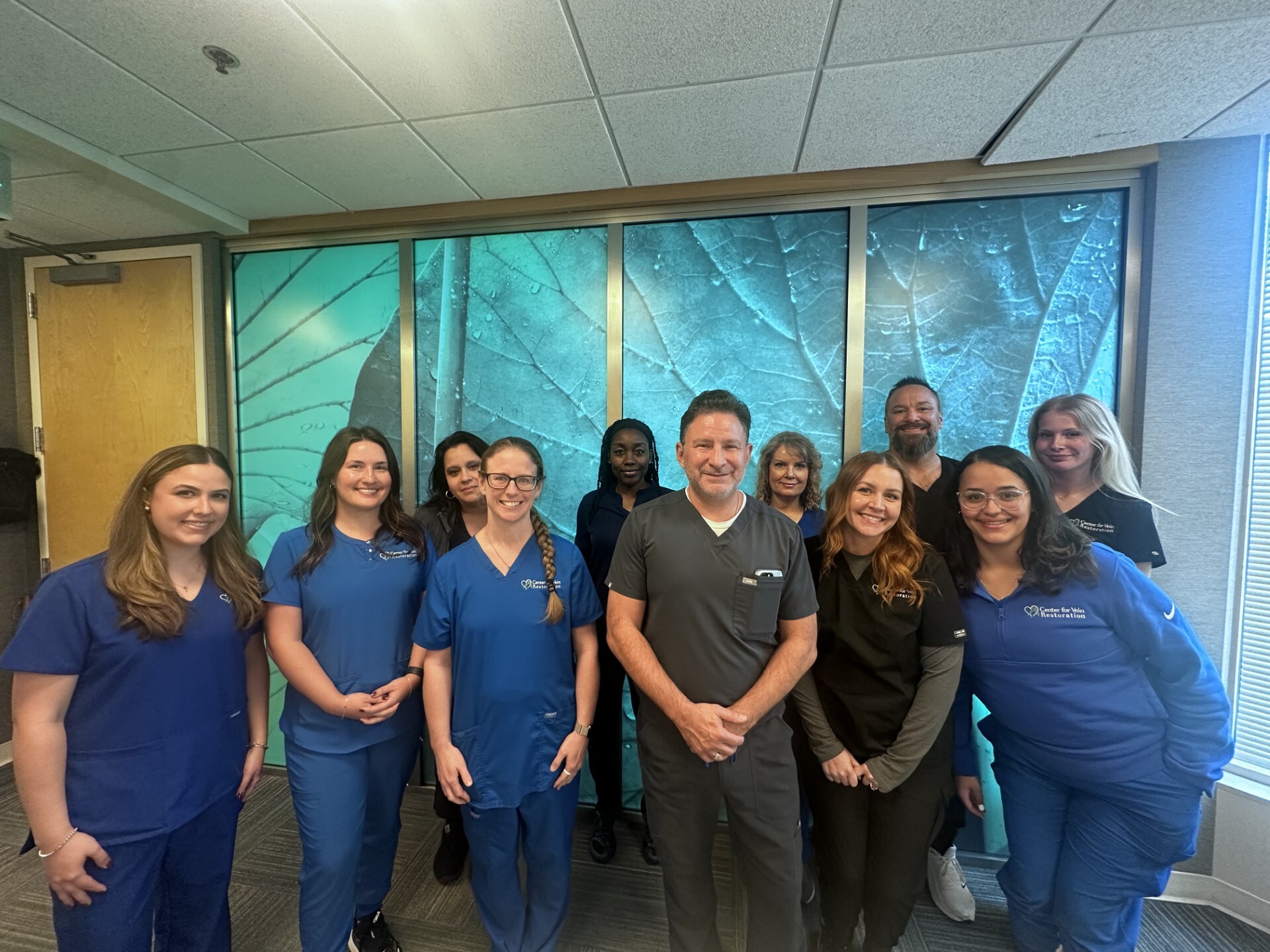 Foto de grupo del equipo en la ubicación de Columbia, Maryland, del Center for Vein Restoration.