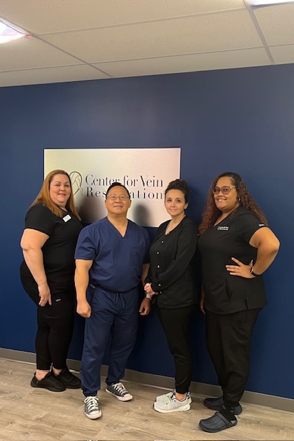 Foto de grupo del equipo en la ubicación de Rosedale, Maryland, del Center for Vein Restoration.