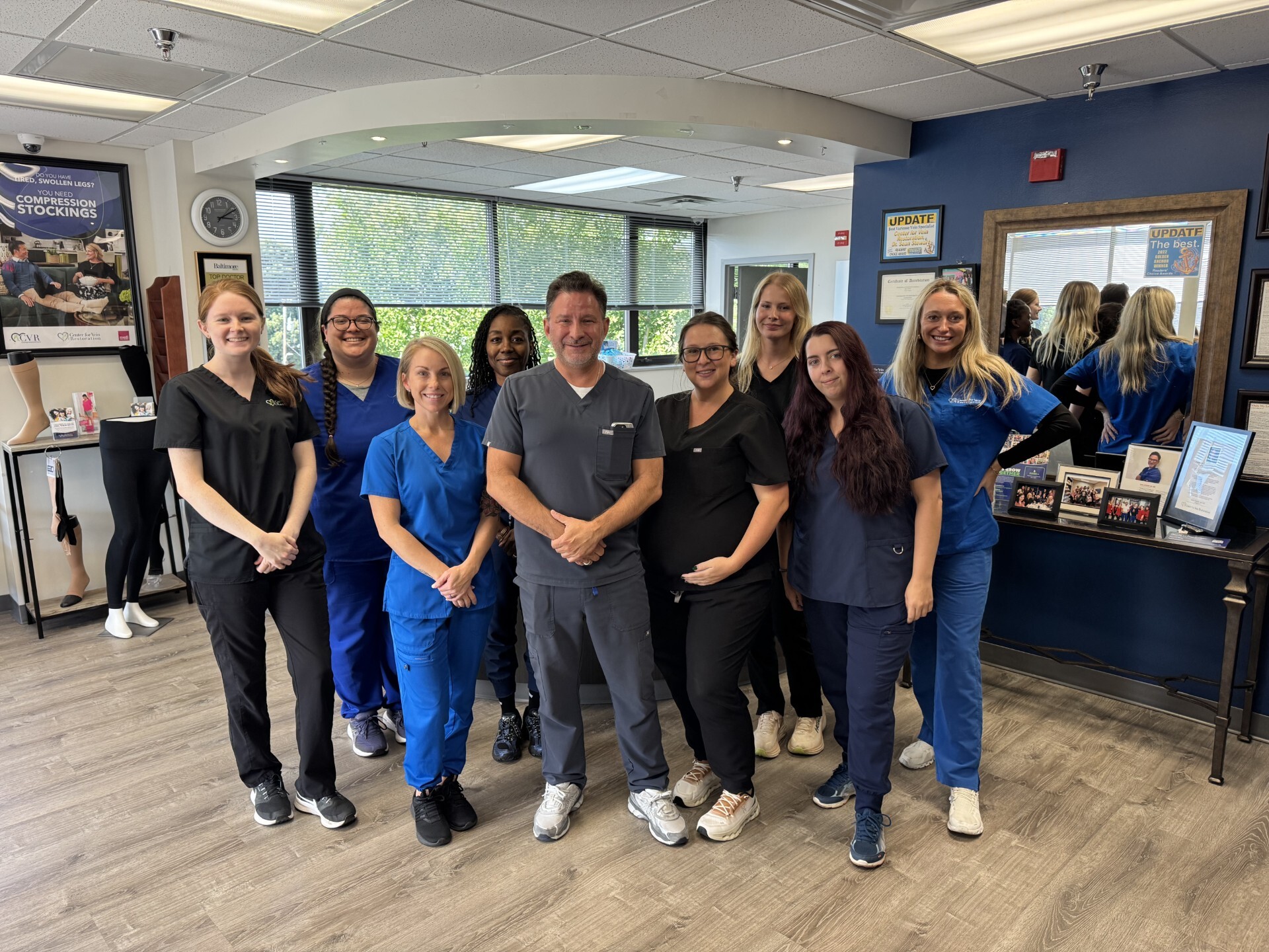 Foto de grupo del equipo en la ubicación de Annapolis, Maryland, del Center for Vein Restoration.