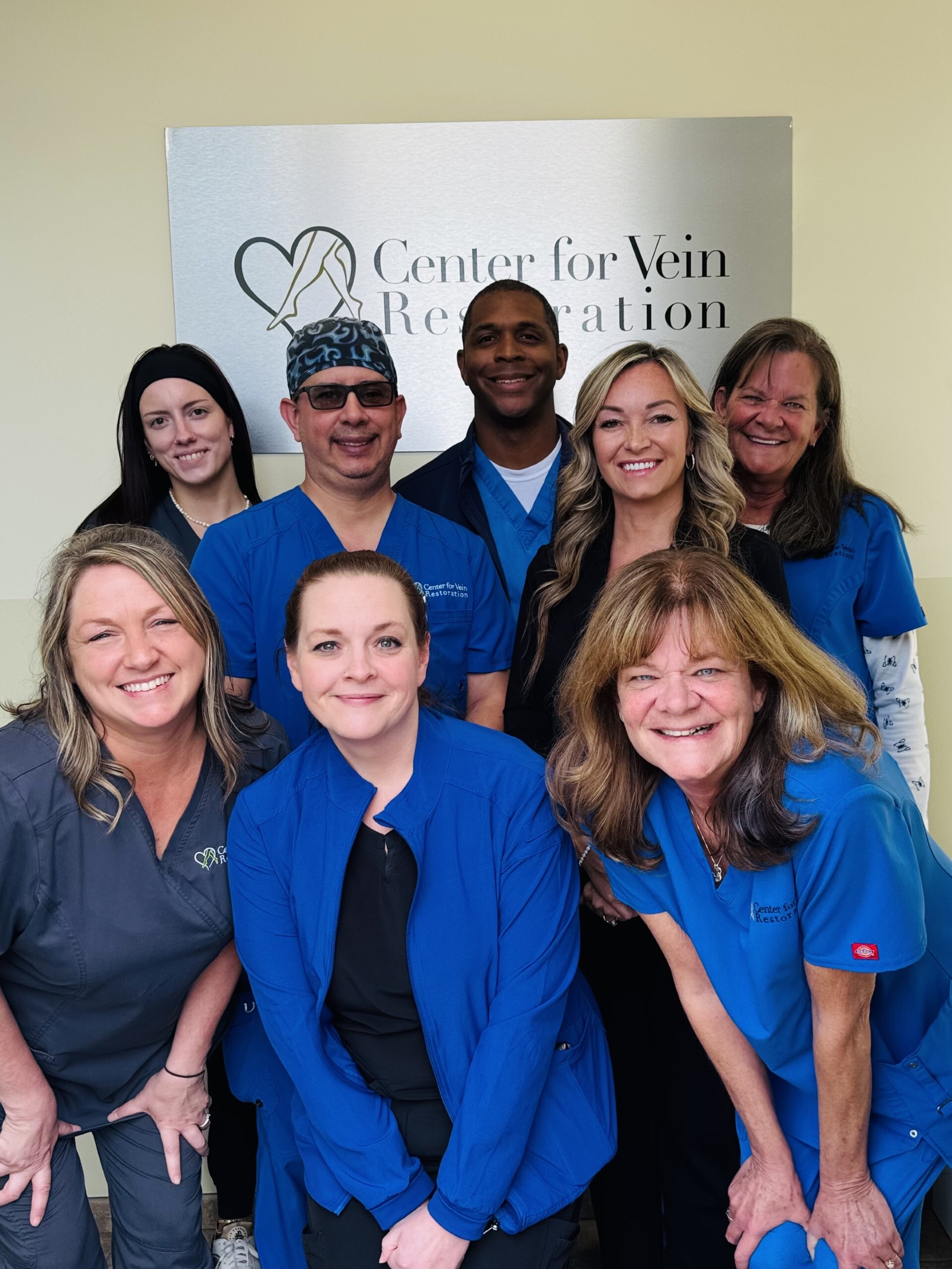 Foto de grupo del equipo en la ubicación de Greenwood, Indiana, del Center for Vein Restoration.