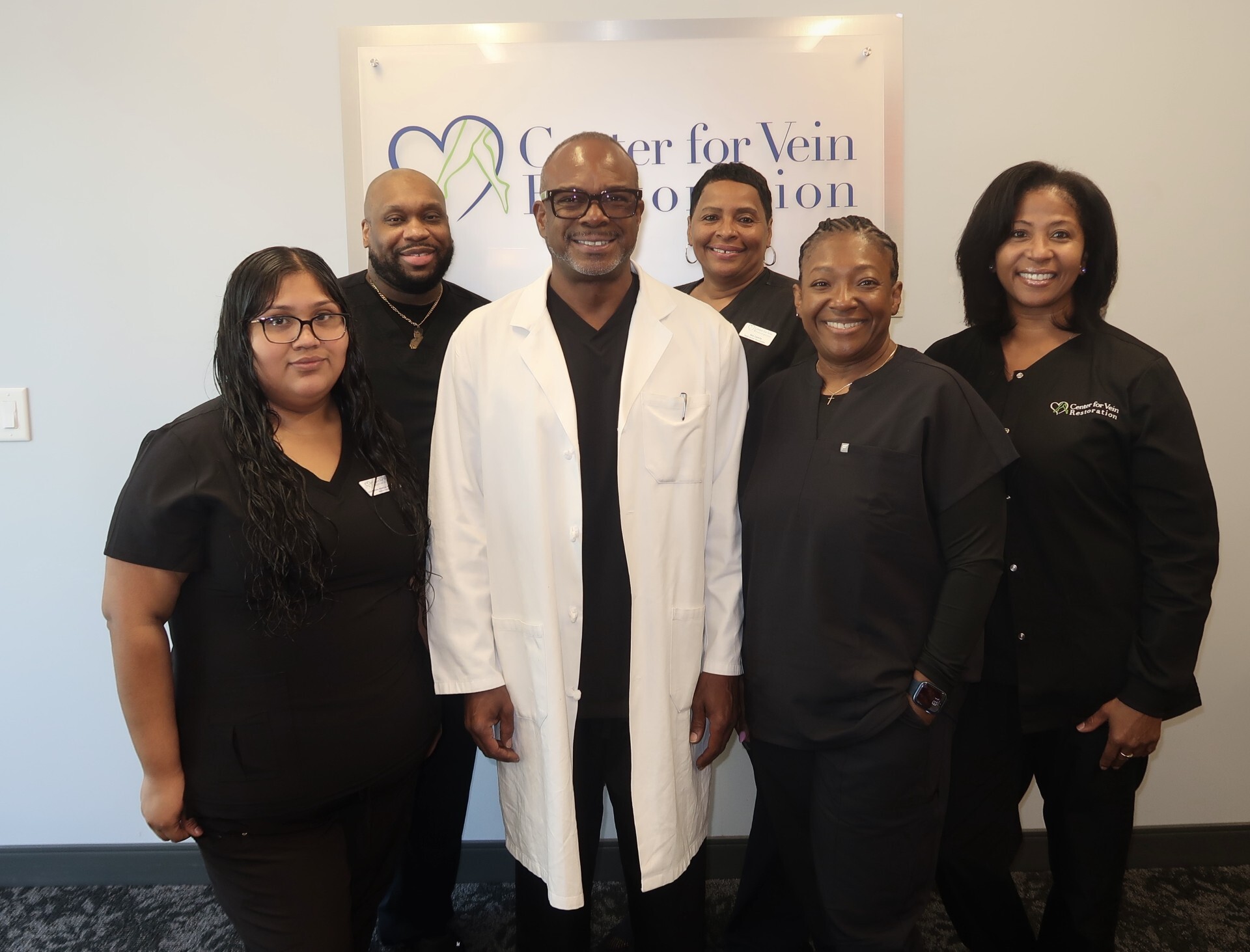 Foto de grupo del equipo en la ubicación de Marietta, Georgia, del Center for Vein Restoration.