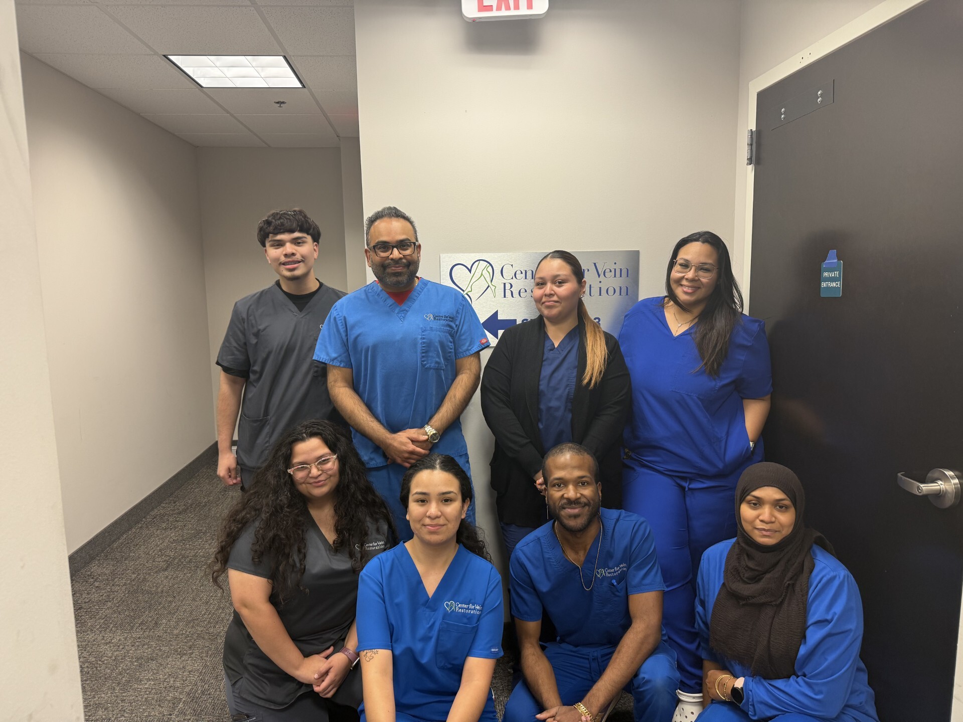 Foto de grupo del equipo en la ubicación de Greenbelt, Maryland, del Center for Vein Restoration.