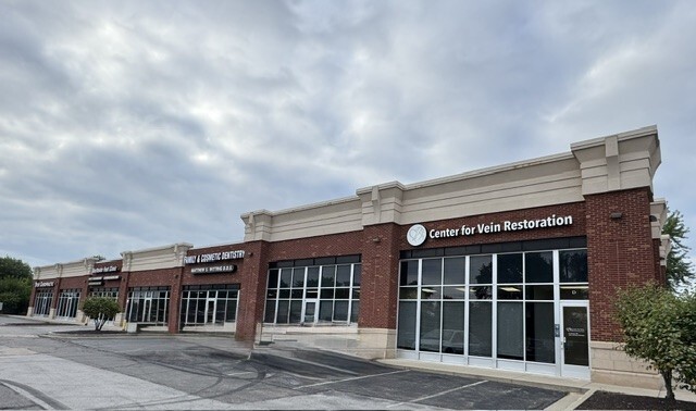 Foto exterior de la ubicación en Greenwood, Indiana, del Center for Vein Restoration que muestra el exterior del edificio.