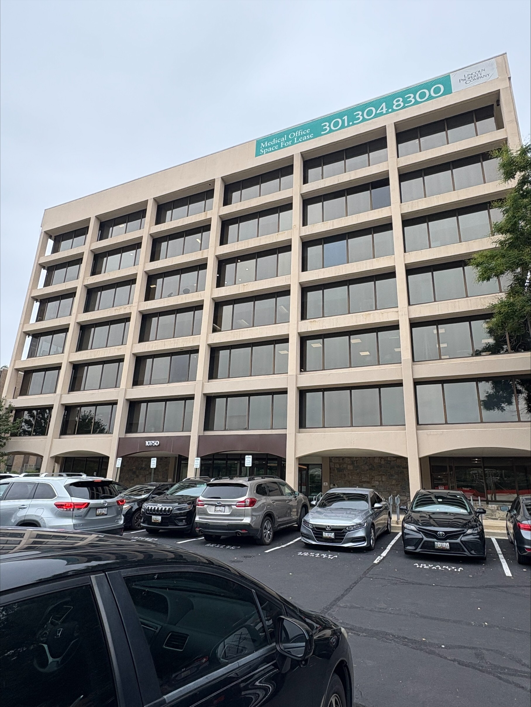 Exterior photo at the Silver Spring, MD location of Center for Vein Restoration showing the outside of the building