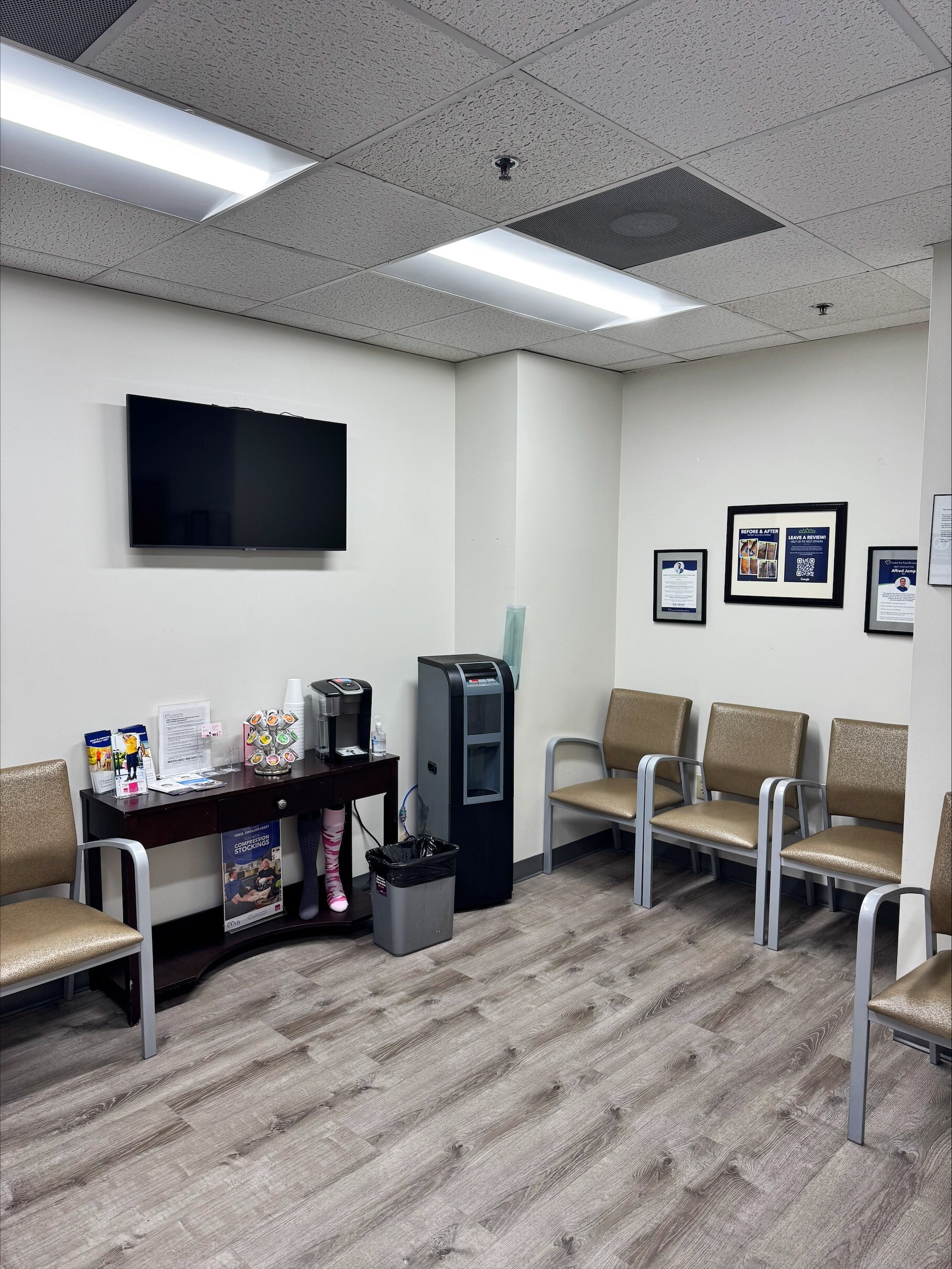 Foto del interior del Center for Vein Restoration en Glen Burnie, Maryland.