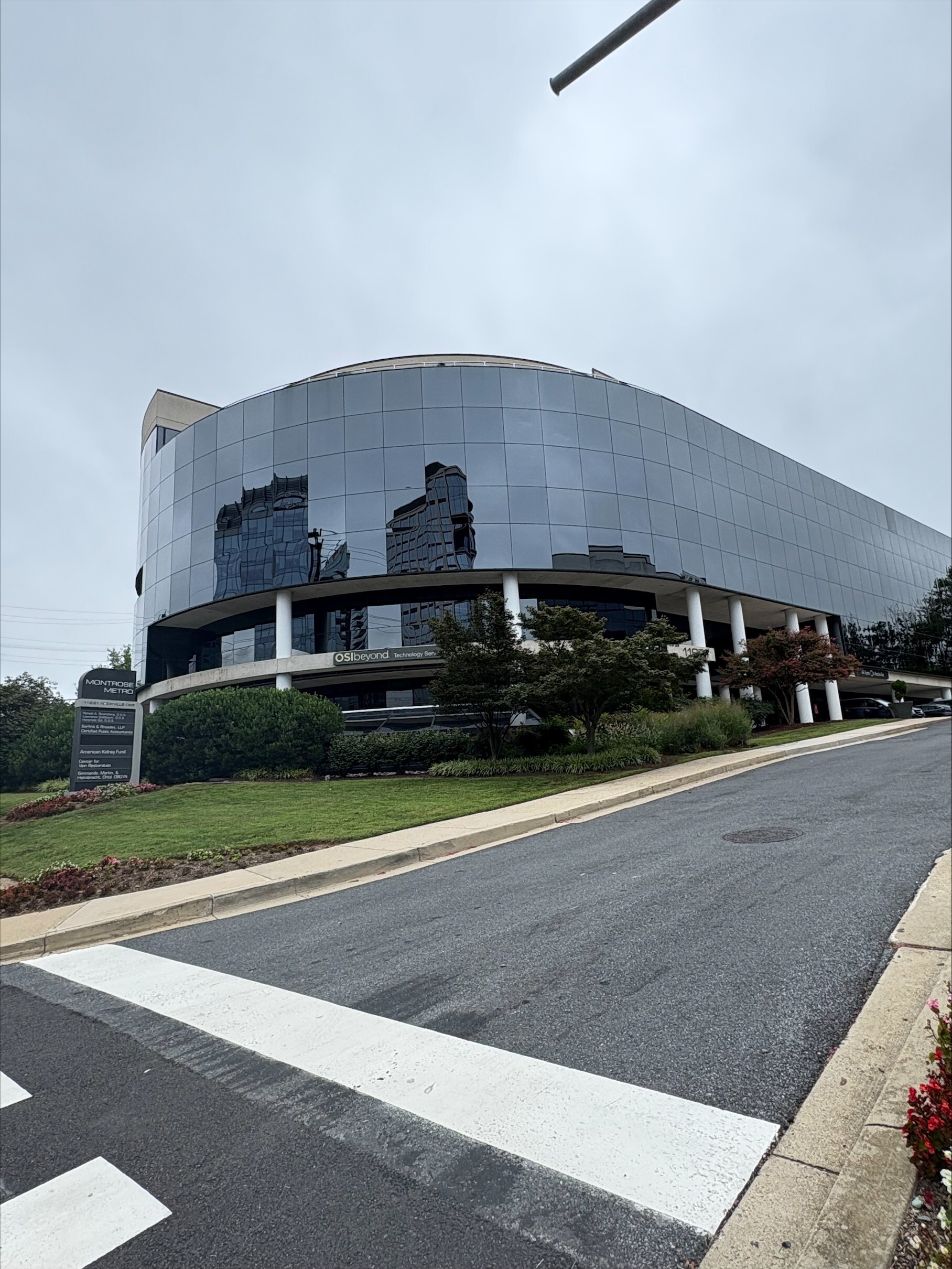 Exterior photo of the Rockville, Maryland location of center for Vein Restoration showing the outside of the building