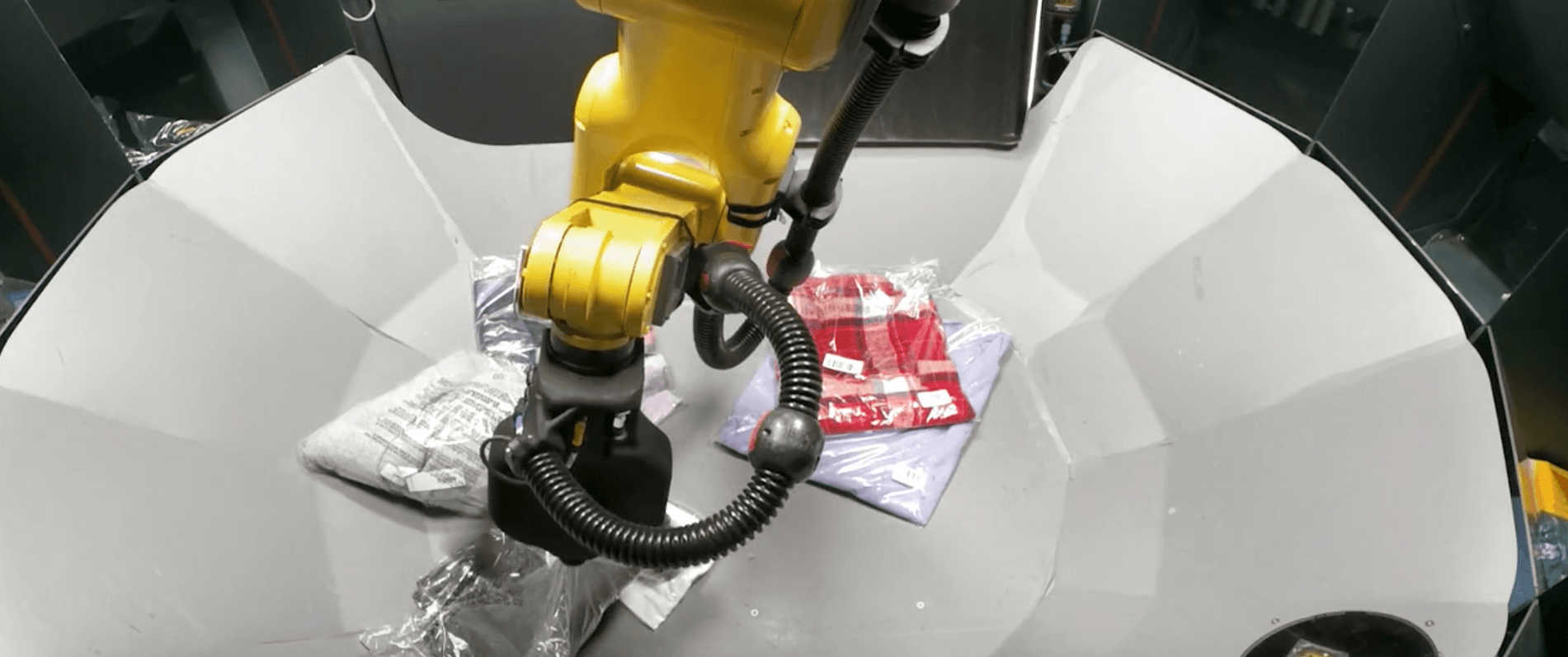Warehouse sorting robot banner