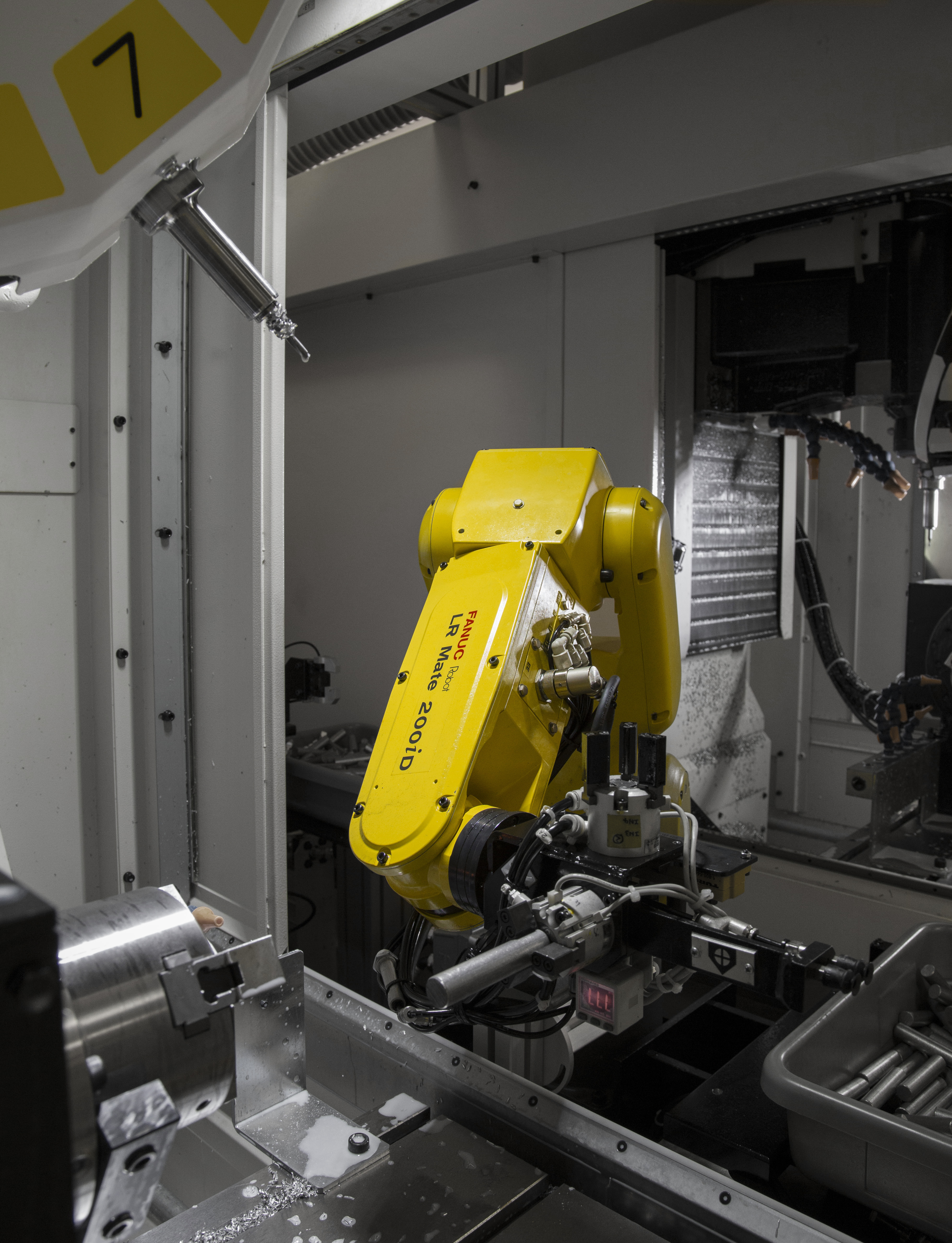 LR Mate 200i D Machine Loading ROBODRILL